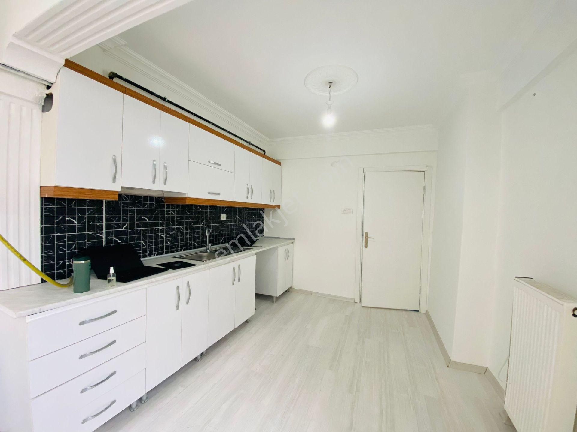 Merpa'dan // İstasyon Mah'de Kiralık // Kombili // 3+1 - Görsel 5