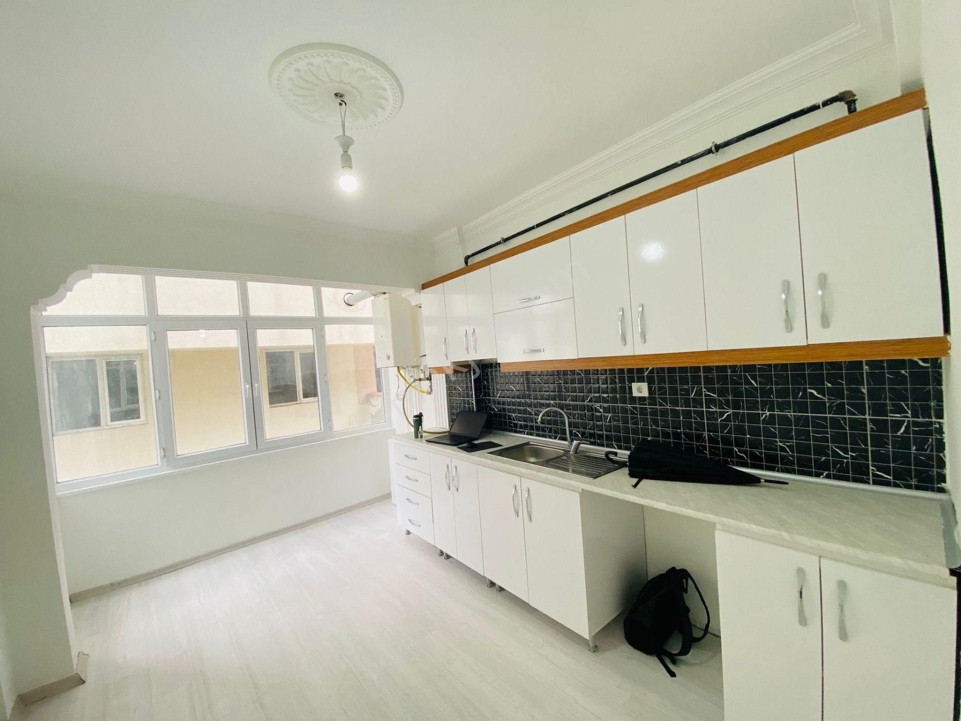 Merpa'dan // İstasyon Mah'de Kiralık // Kombili // 3+1 - Görsel 2