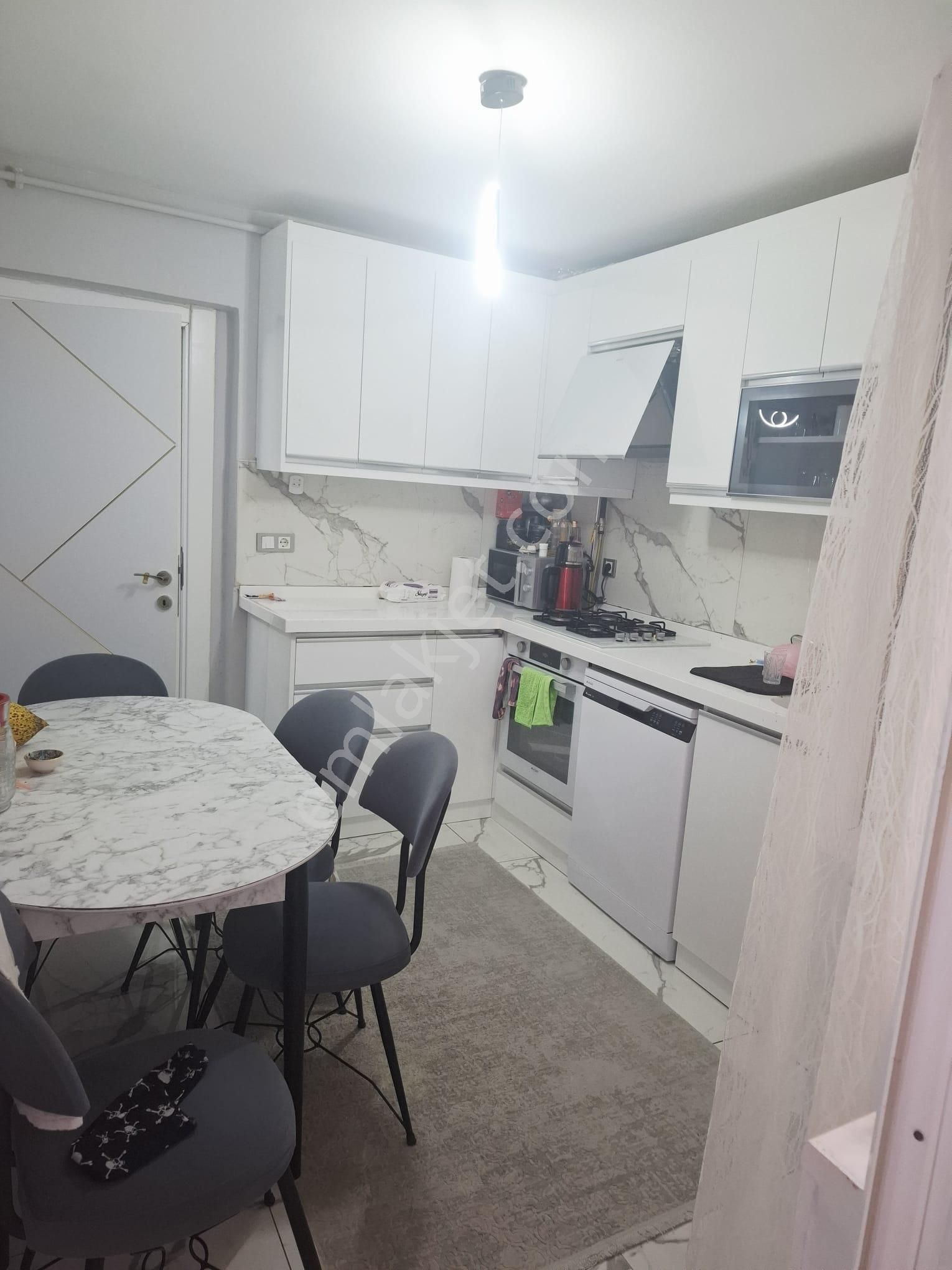 🏡yeni Mahalle Mahallesi🏡 ✅2+1 M2 90m2 5katlının 1katı ❇️özelikli Petek Kombili Arakat