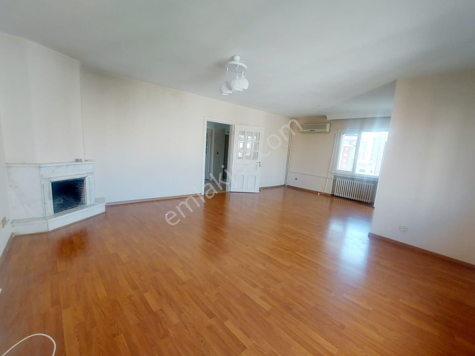 Erenköy Kazım Karabekir'de Yatırımlık Geniş 3+1 40m2 Şömineli Salon Otoparklı - Görsel 4