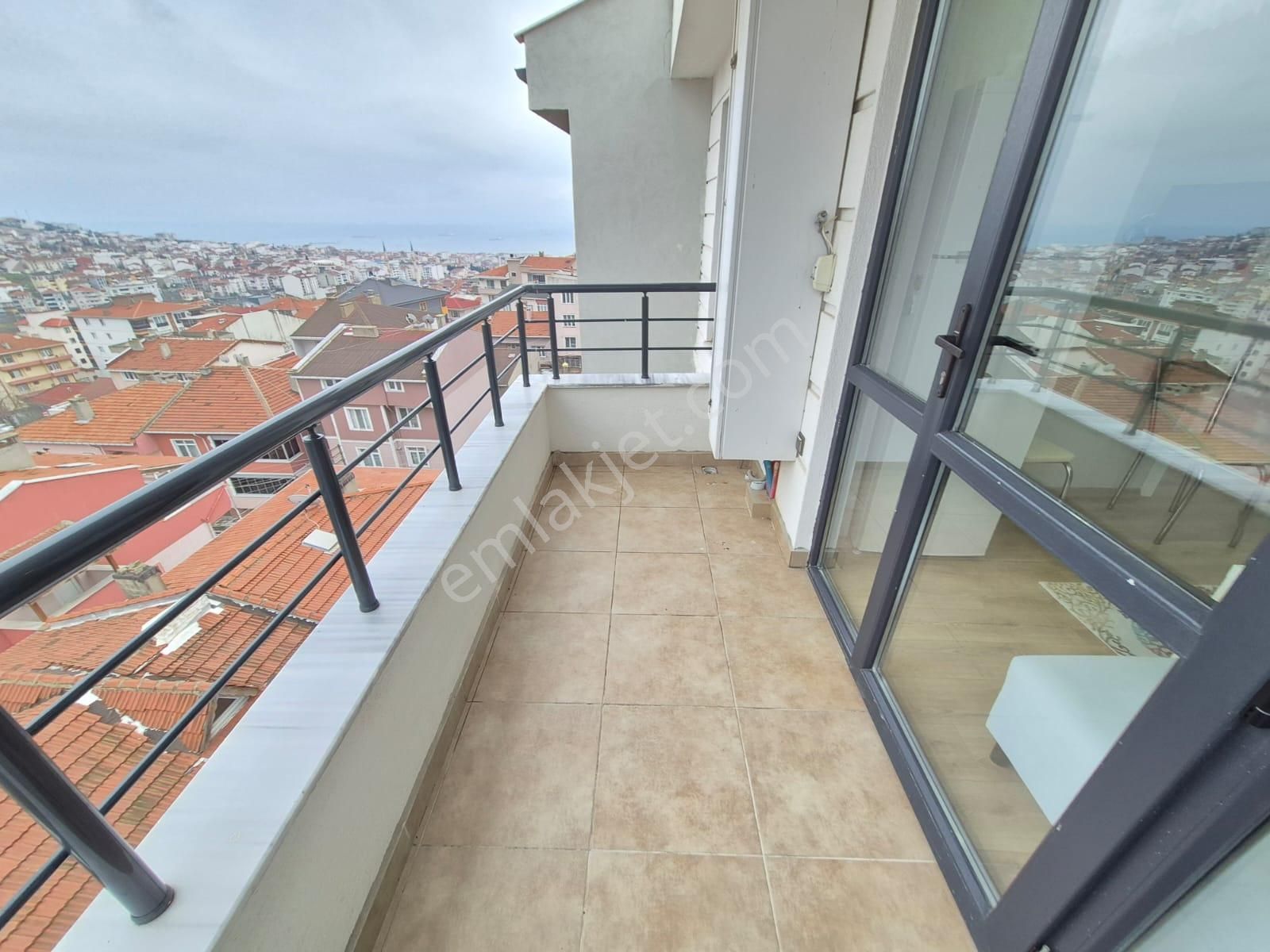 Delux'den Cadde Üzerinde Şehir Ve Deniz Manzaralı Eşyalı 1+1 - Görsel 10