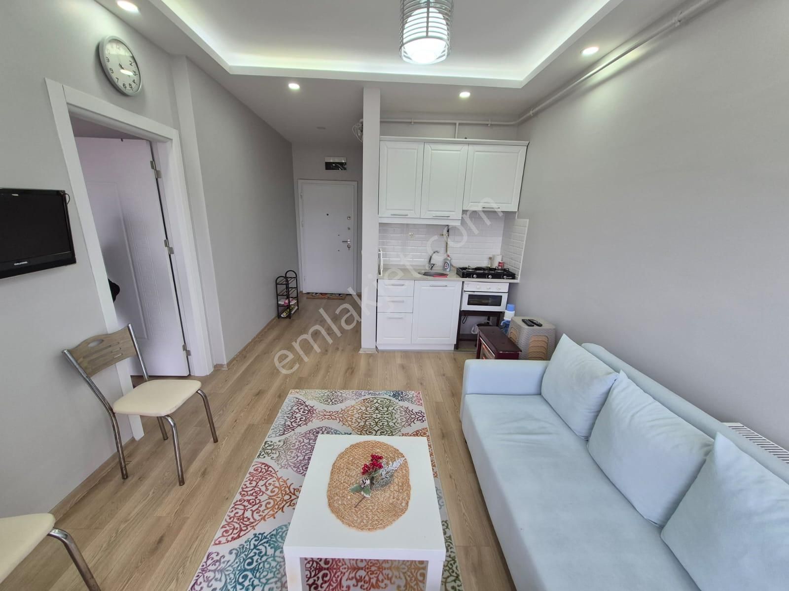 Delux'den Cadde Üzerinde Şehir Ve Deniz Manzaralı Eşyalı 1+1 - Görsel 8