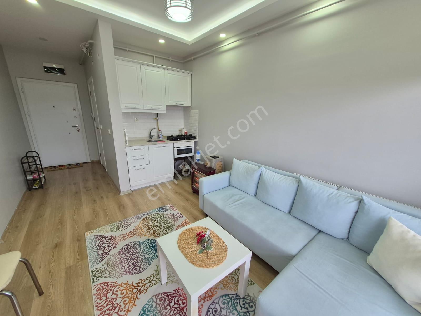 Delux'den Cadde Üzerinde Şehir Ve Deniz Manzaralı Eşyalı 1+1 - Görsel 6