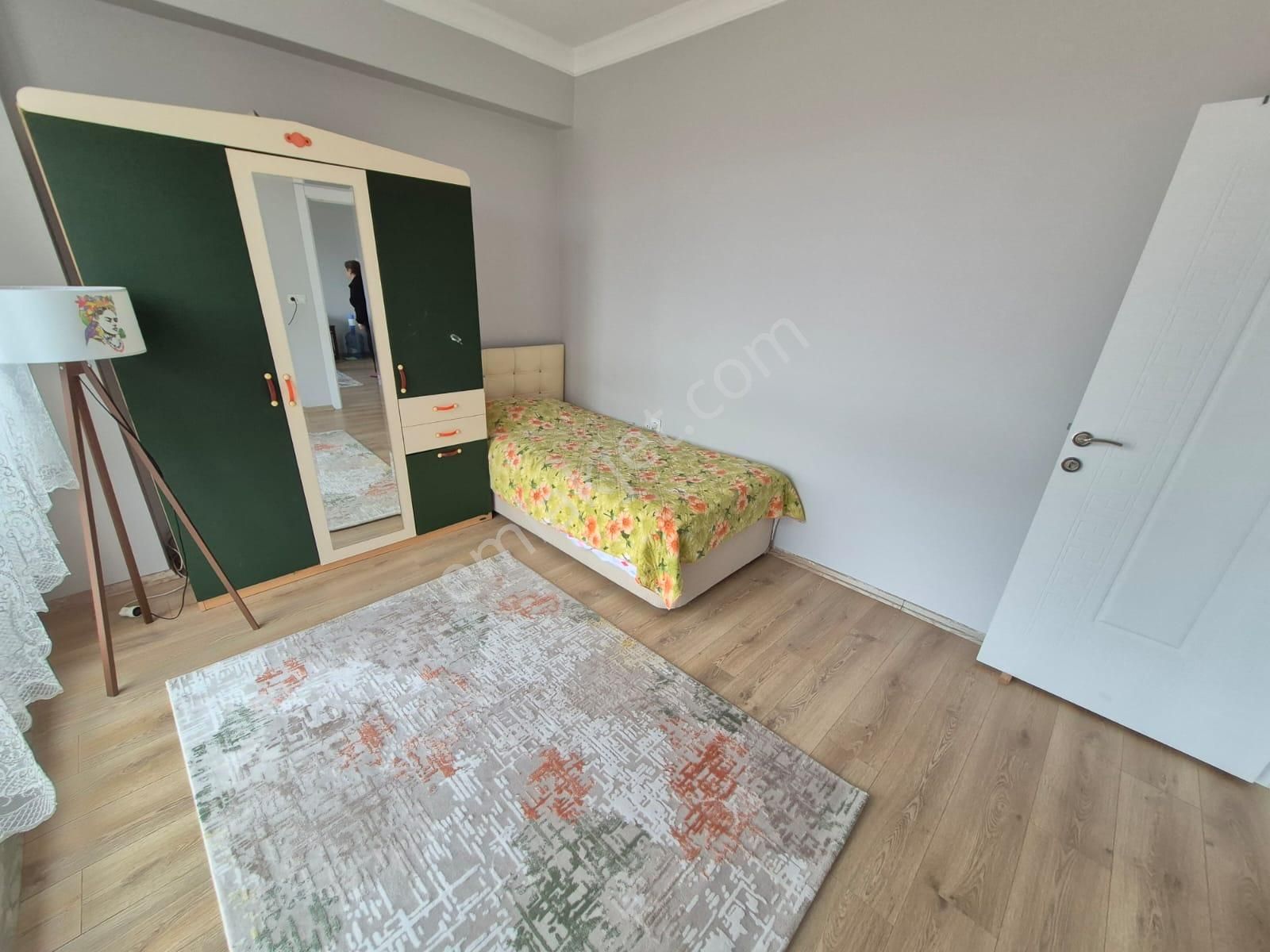 Delux'den Cadde Üzerinde Şehir Ve Deniz Manzaralı Eşyalı 1+1 - Görsel 12