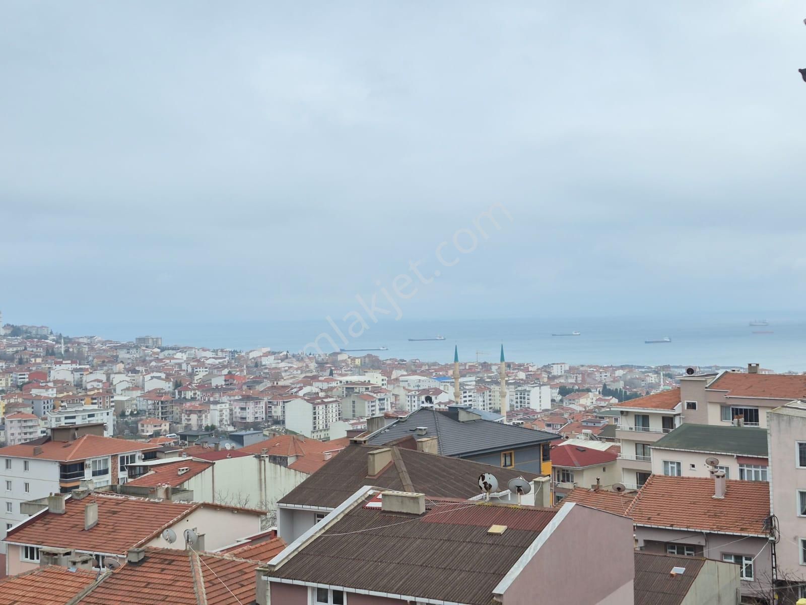 Delux'den Cadde Üzerinde Şehir Ve Deniz Manzaralı Eşyalı 1+1 - Görsel 11