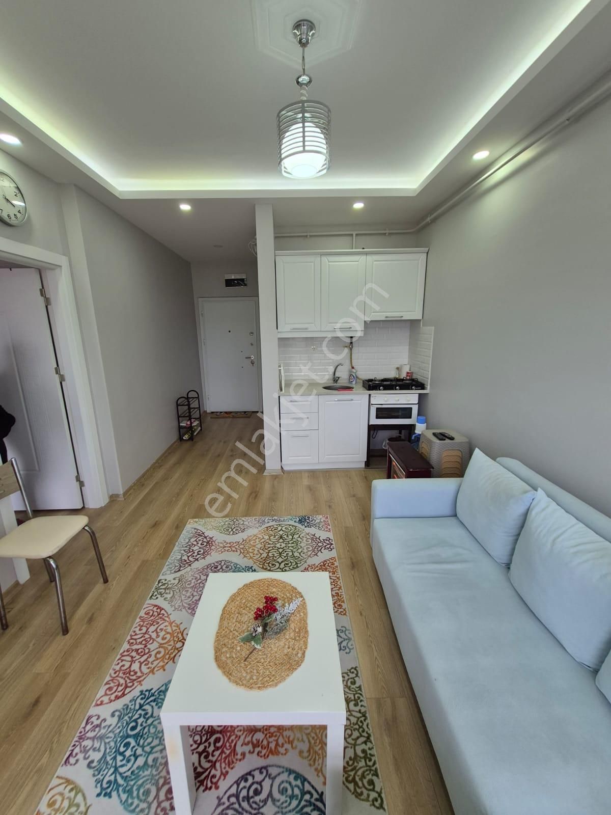 Delux'den Cadde Üzerinde Şehir Ve Deniz Manzaralı Eşyalı 1+1 - Görsel 7