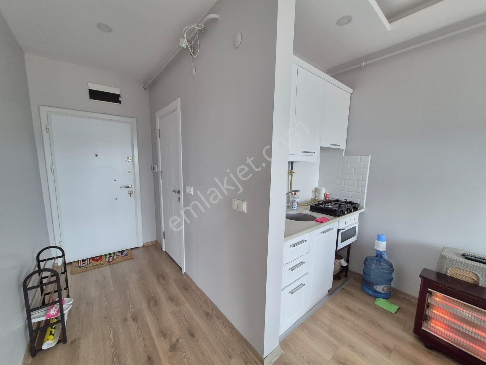 Delux'den Cadde Üzerinde Şehir Ve Deniz Manzaralı Eşyalı 1+1 - Görsel 15