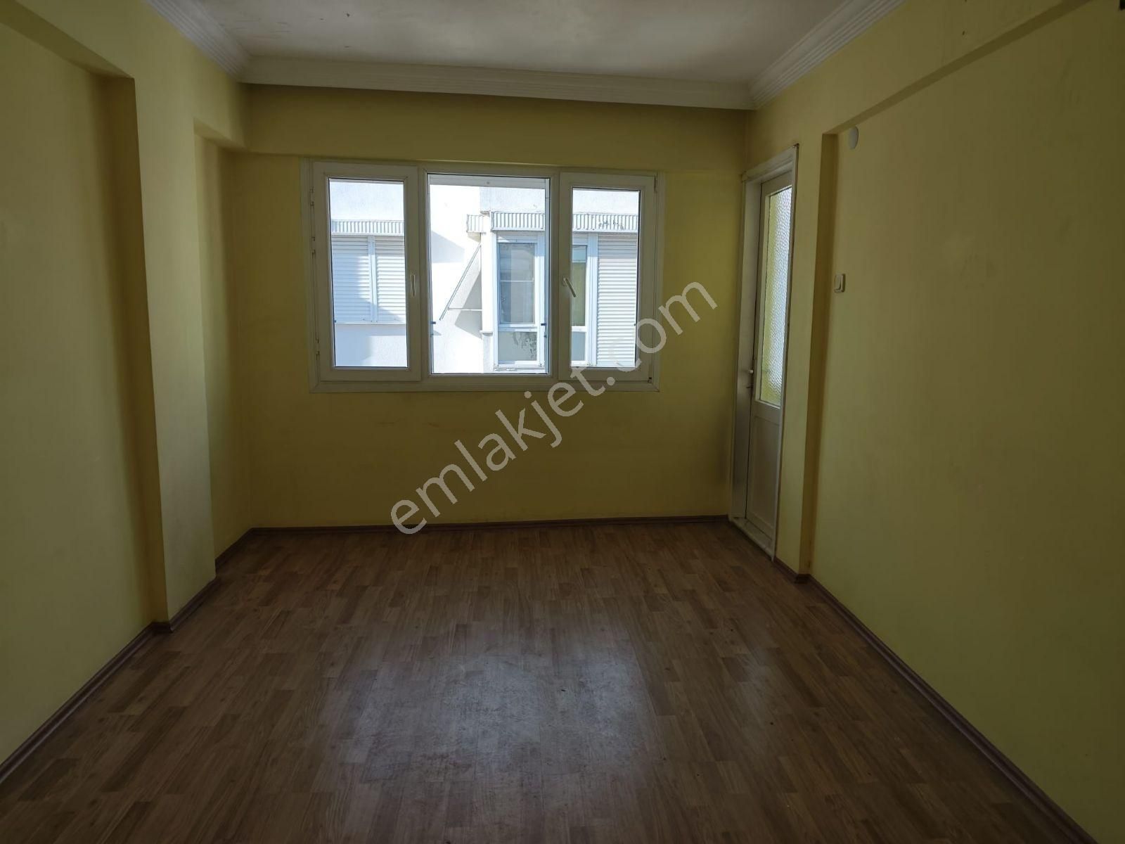 Güzelyalı Ortaokulu Yakını Köşe Kullanımlı 2+1 Daire