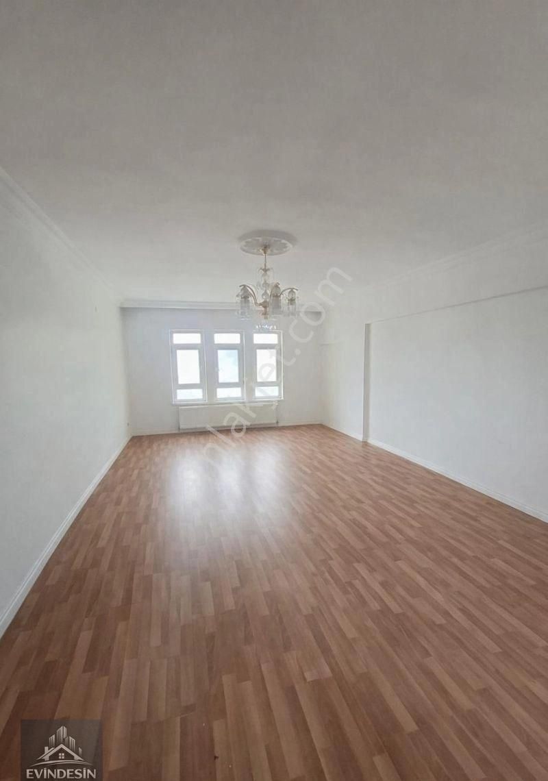 Çaldıran Mah Katta 3+1 Ön Cephe Geniş Satılık