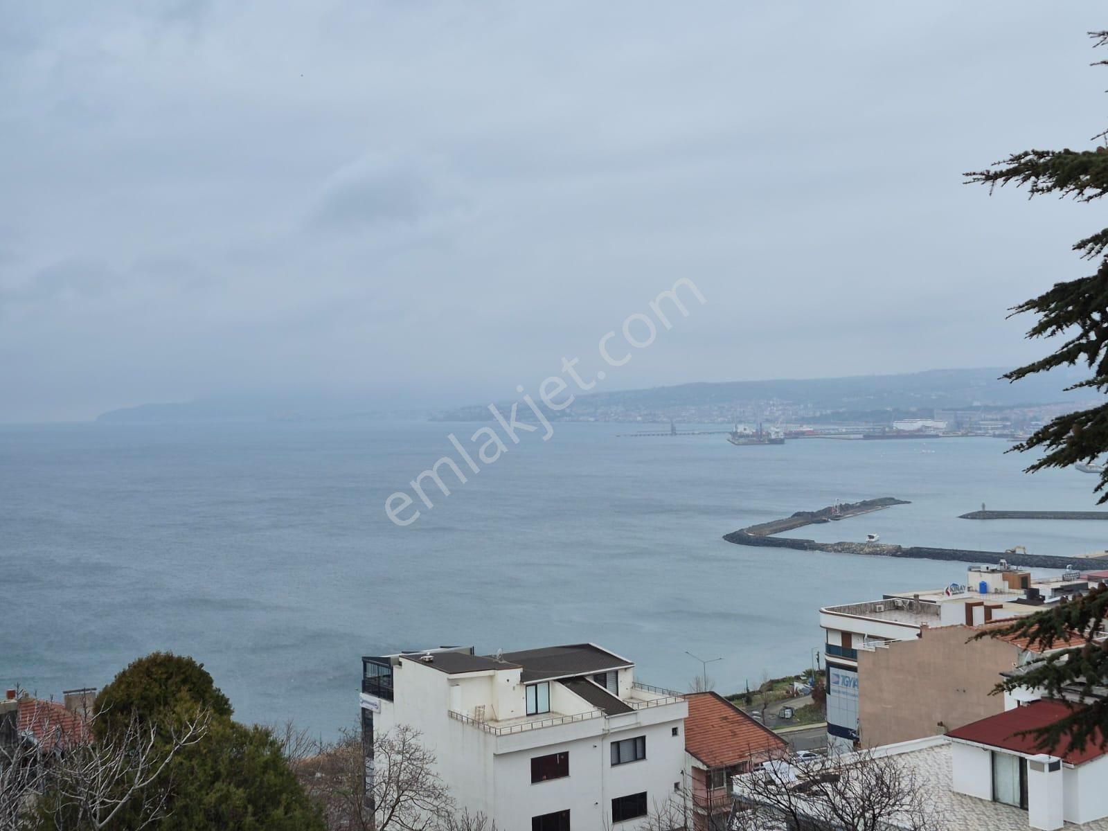 Delux'den Panoramik Deniz Manzaralı ,tadilatlı,eşyalı 3+1 Daire