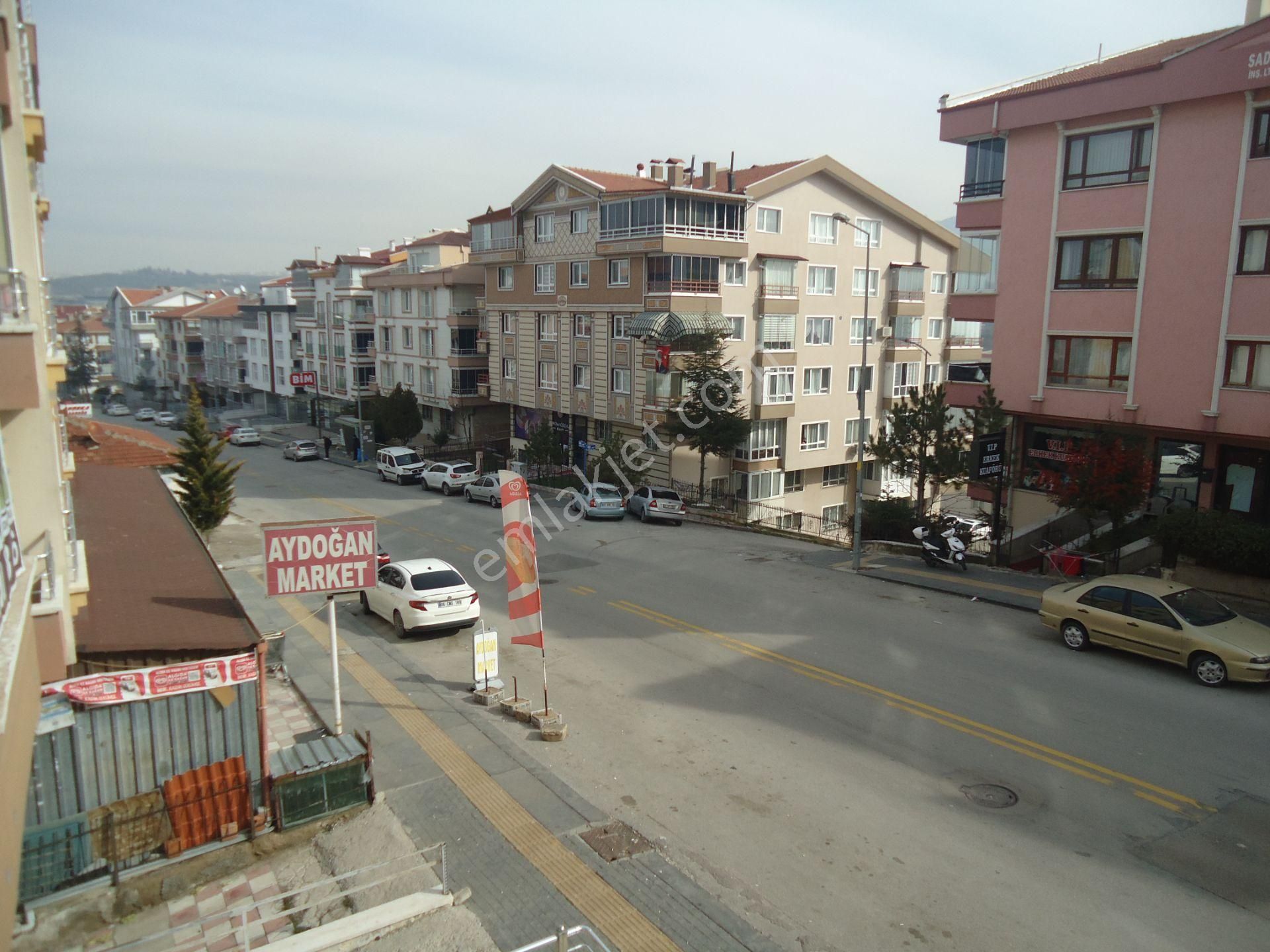 Krc'den Merkezi Konumda Asansörlü 1.katta Satılık 3+1 Daire - Görsel 22