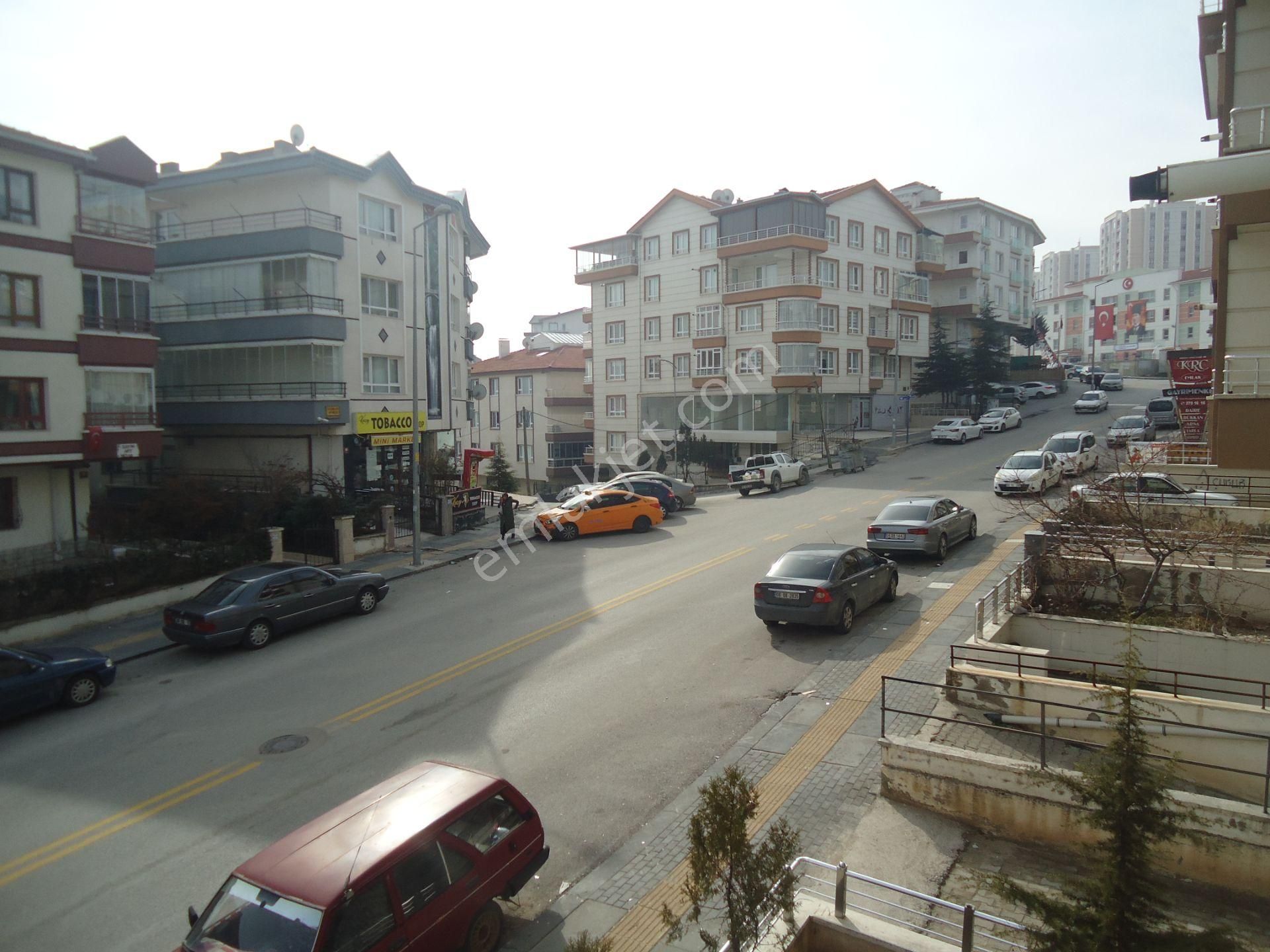 Krc'den Merkezi Konumda Asansörlü 1.katta Satılık 3+1 Daire - Görsel 24