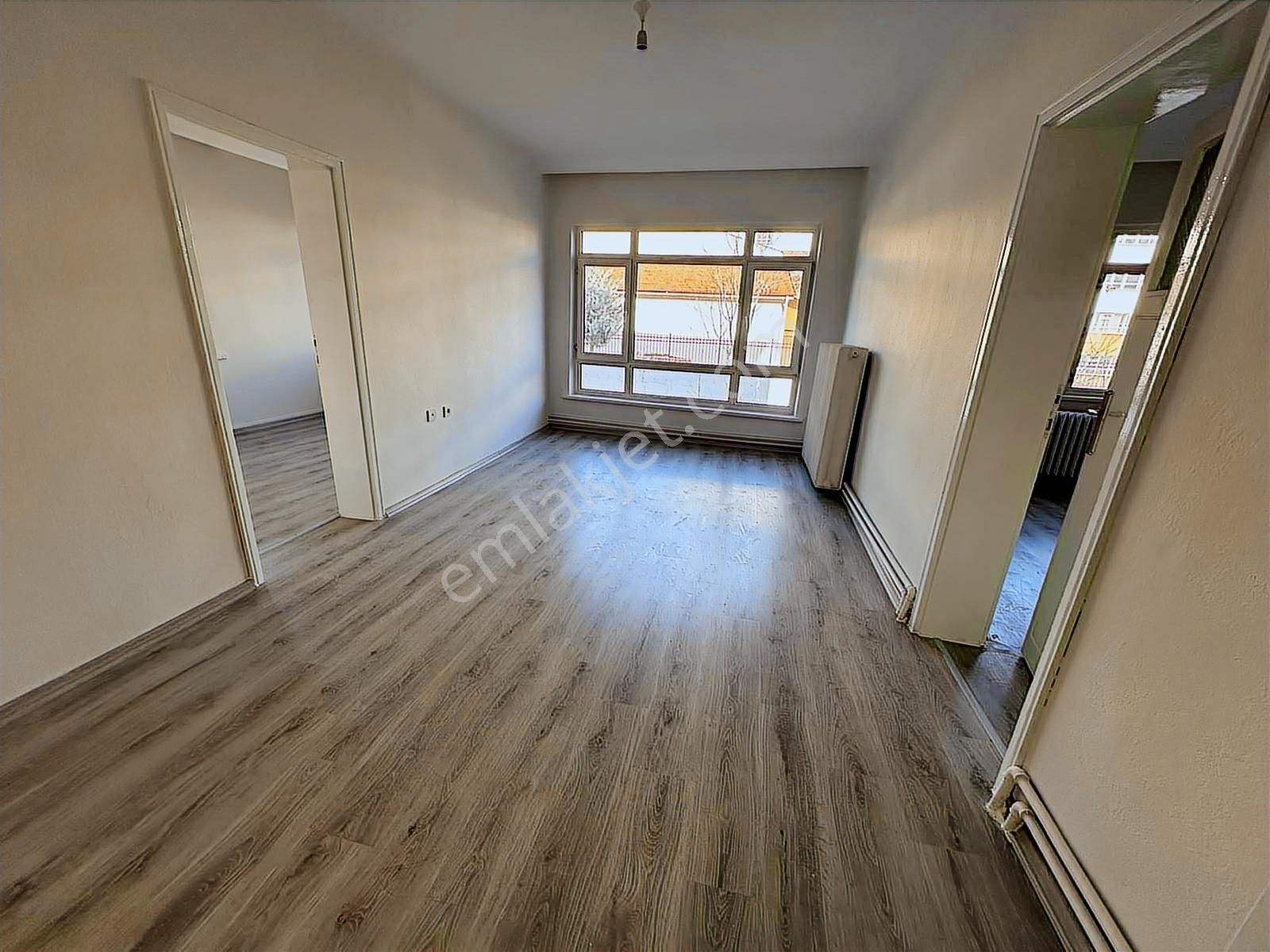 Seyranbağları Bağlar Caddesinde Komple Yenilenmiş Kiralık Daire - Görsel 3