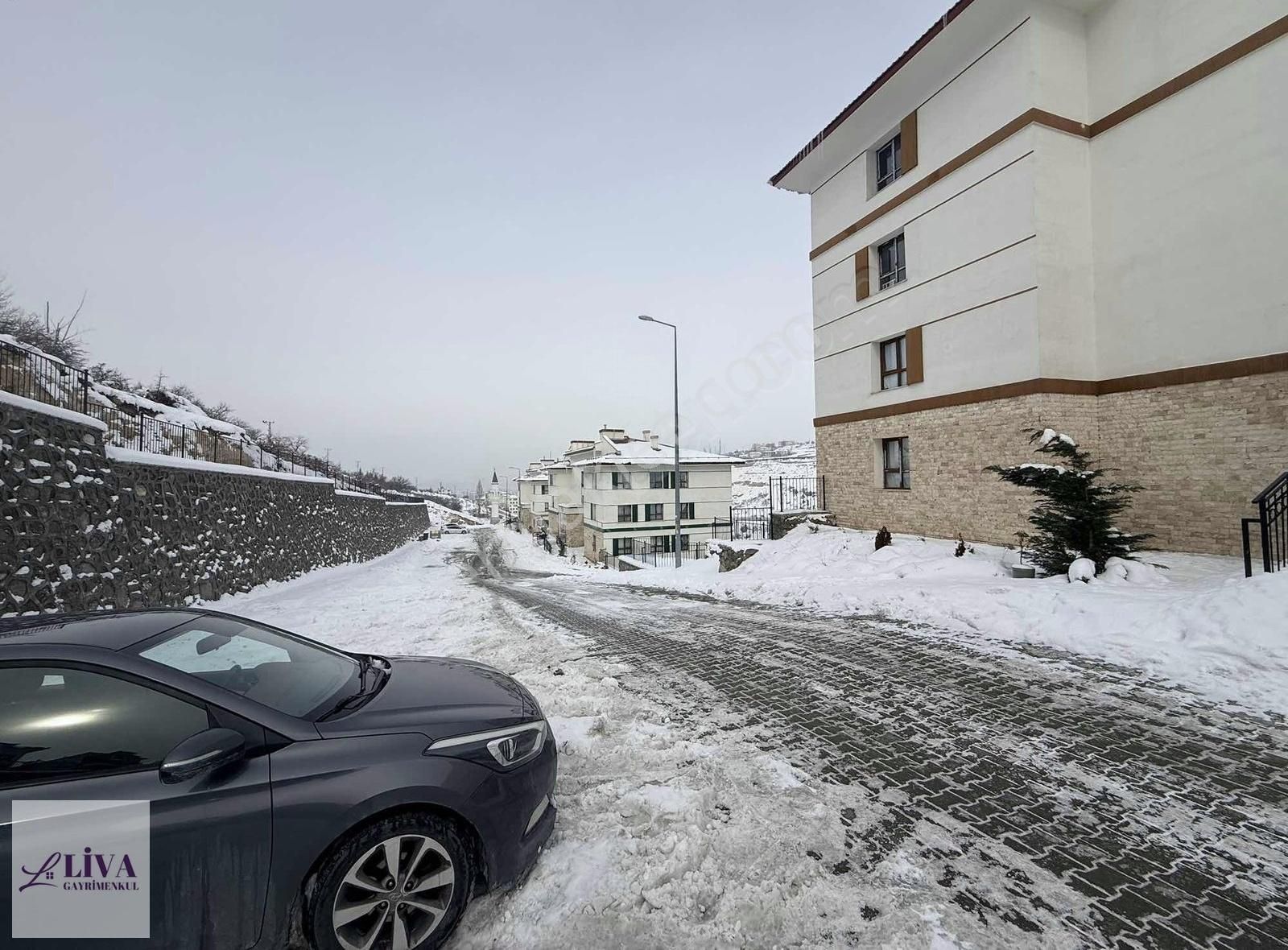 Liva'dan Basın Tokide 2+1 Üst Kısımda Satılık Daire - Görsel 2