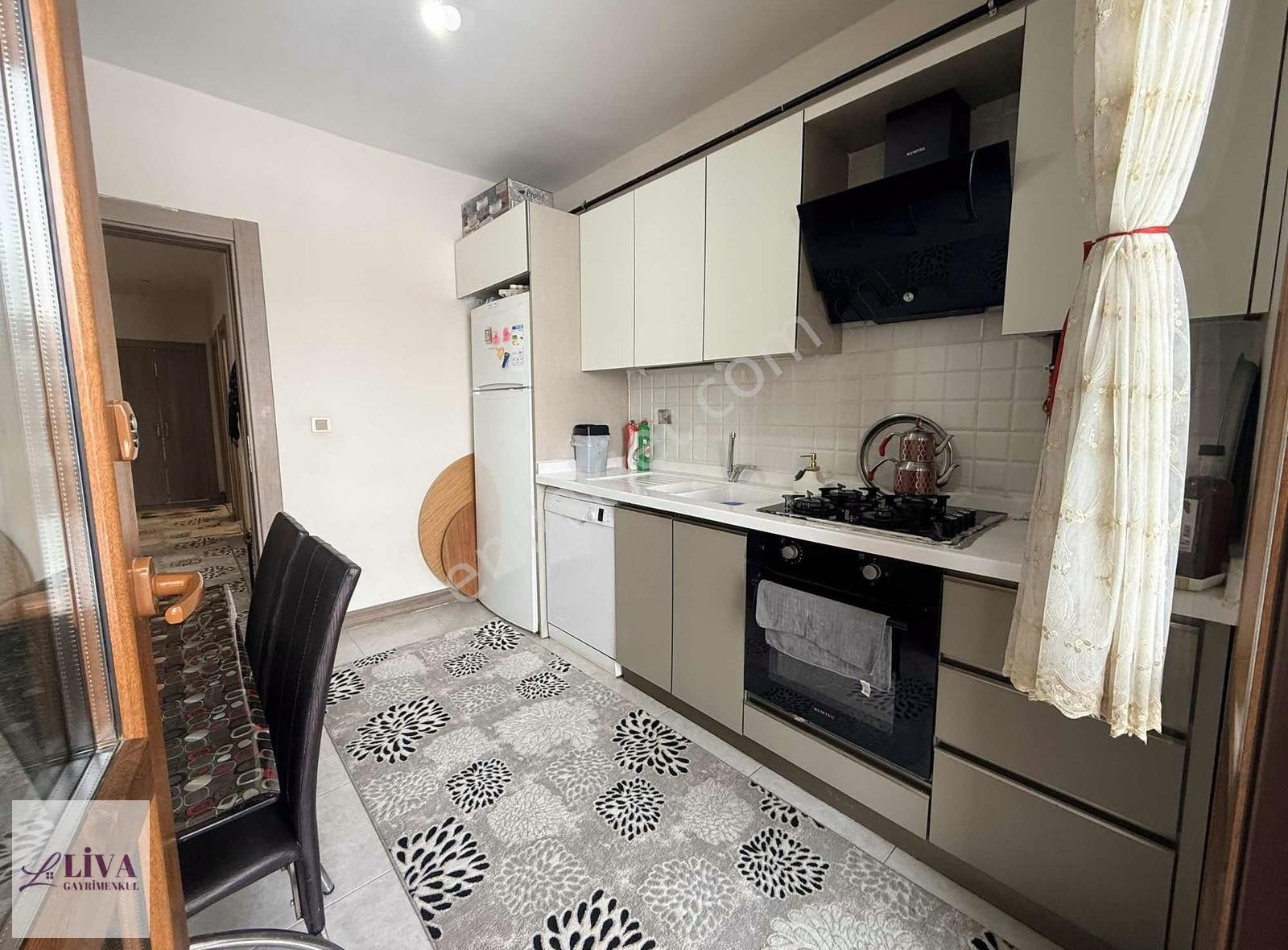 Liva'dan Basın Tokide 2+1 Üst Kısımda Satılık Daire - Görsel 3