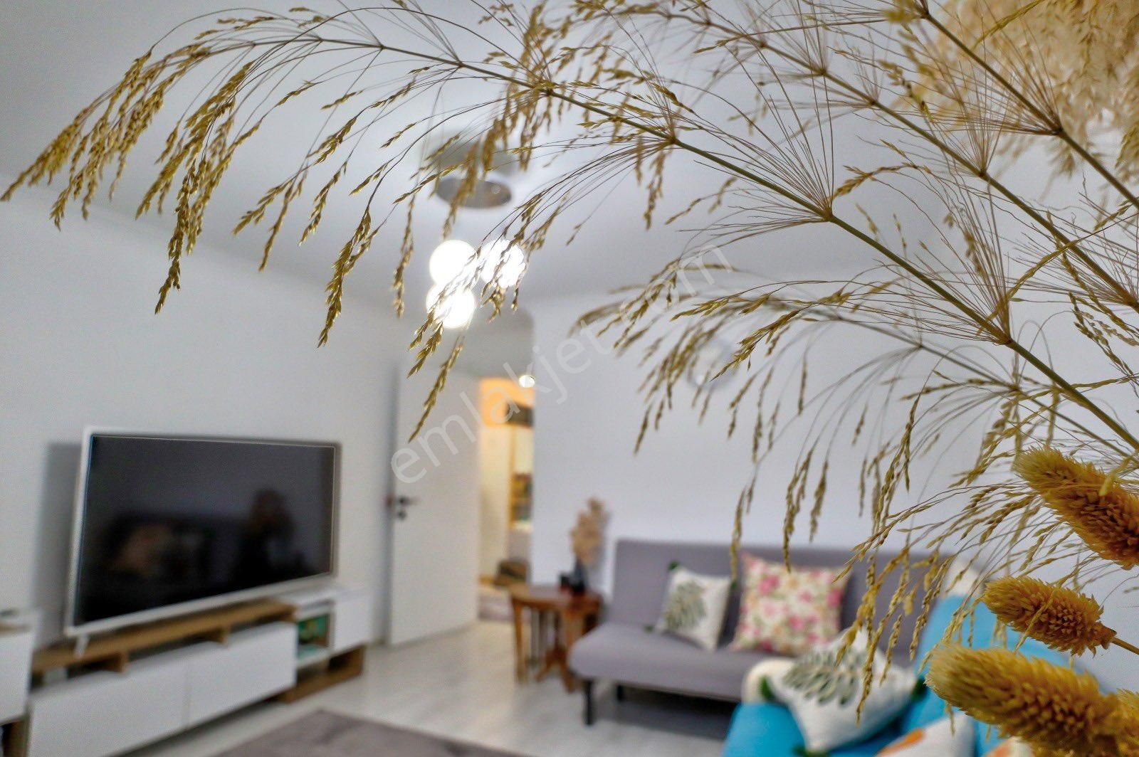 Dikili Merkezde, Bahçe Kullanımlı Ve Geniş Mutfaklı 2+1 Daire - Görsel 15