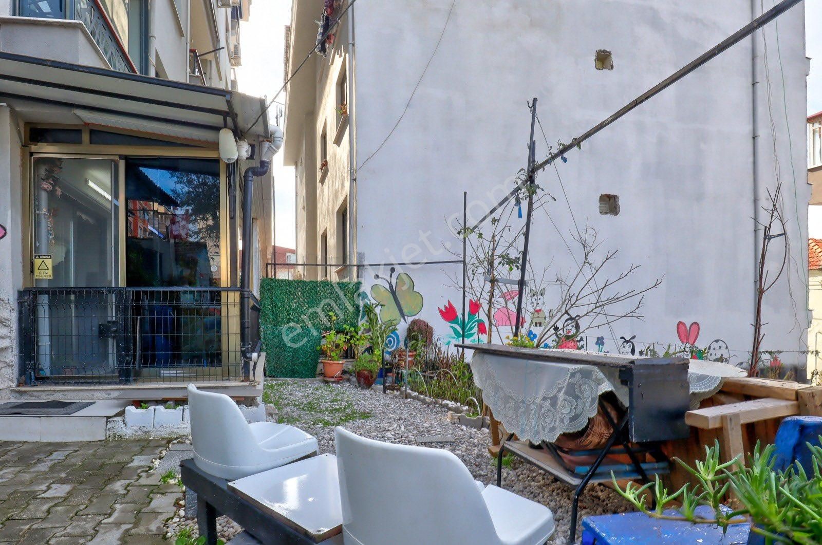 Dikili Merkezde, Bahçe Kullanımlı Ve Geniş Mutfaklı 2+1 Daire - Görsel 8