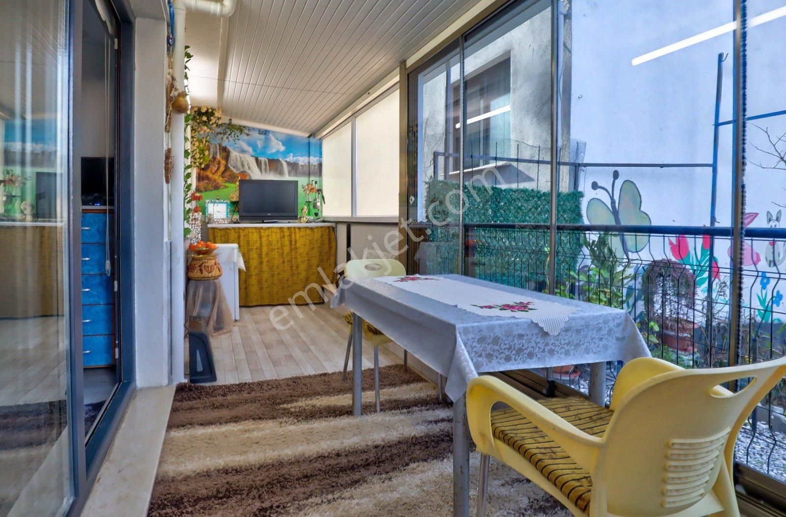 Dikili Merkezde, Bahçe Kullanımlı Ve Geniş Mutfaklı 2+1 Daire - Görsel 9