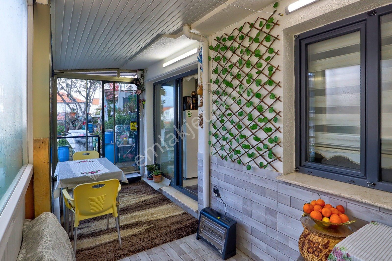 Dikili Merkezde, Bahçe Kullanımlı Ve Geniş Mutfaklı 2+1 Daire - Görsel 6