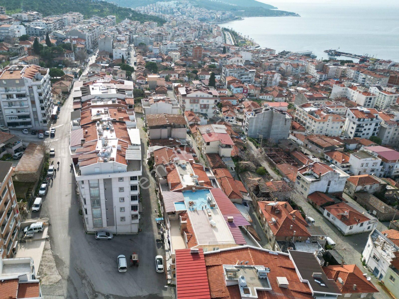 Dikili Merkezde, Bahçe Kullanımlı Ve Geniş Mutfaklı 2+1 Daire - Görsel 24