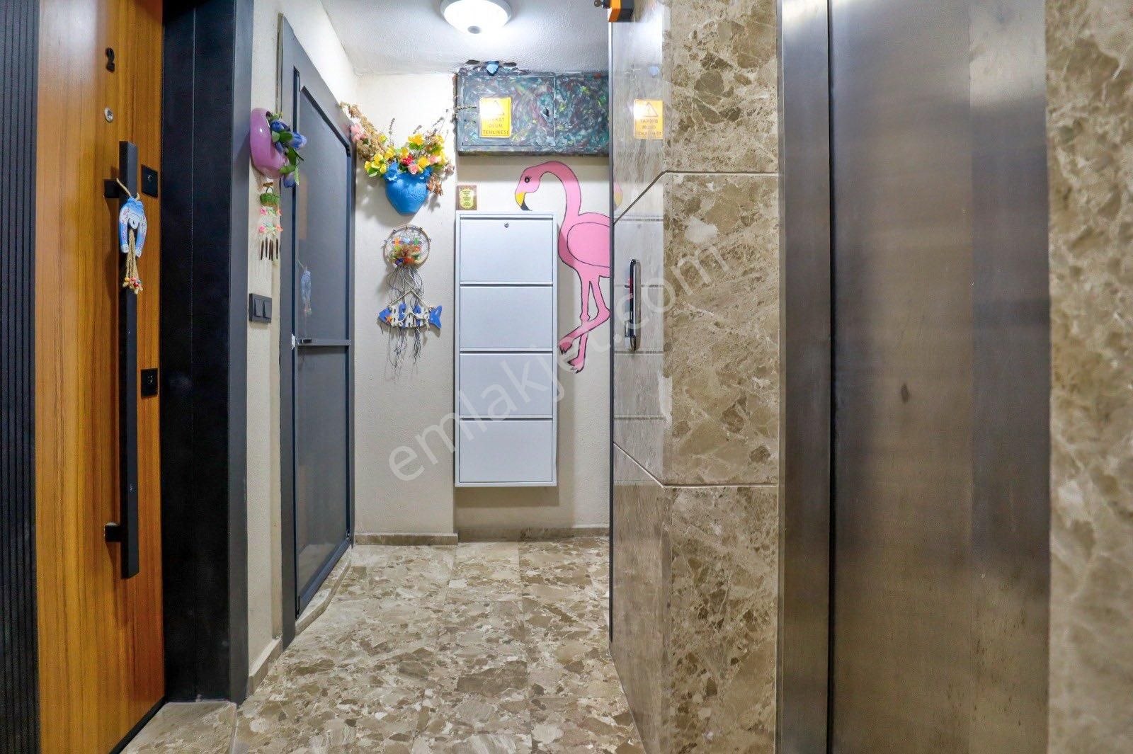 Dikili Merkezde, Bahçe Kullanımlı Ve Geniş Mutfaklı 2+1 Daire - Görsel 31