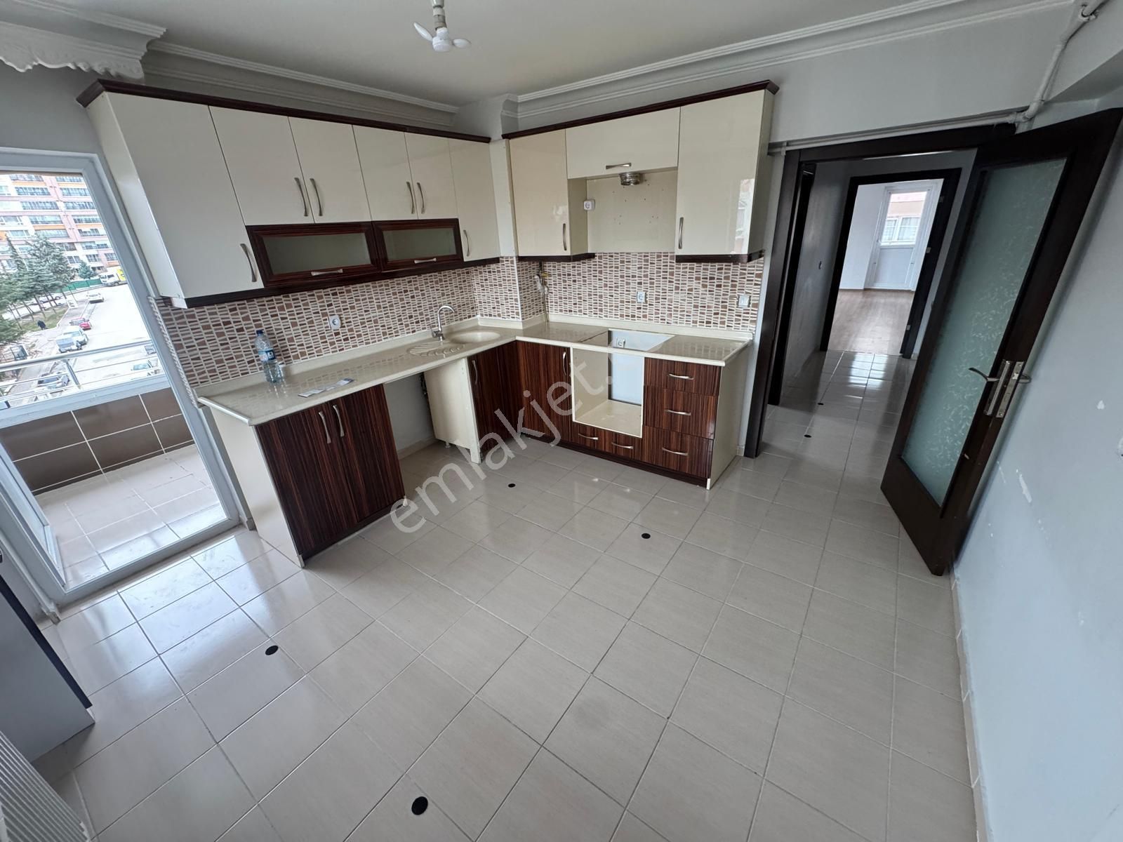 Atatürk Mahallesinde 3+1 Asansörlü Geniş Fırsat Daire - Görsel 5