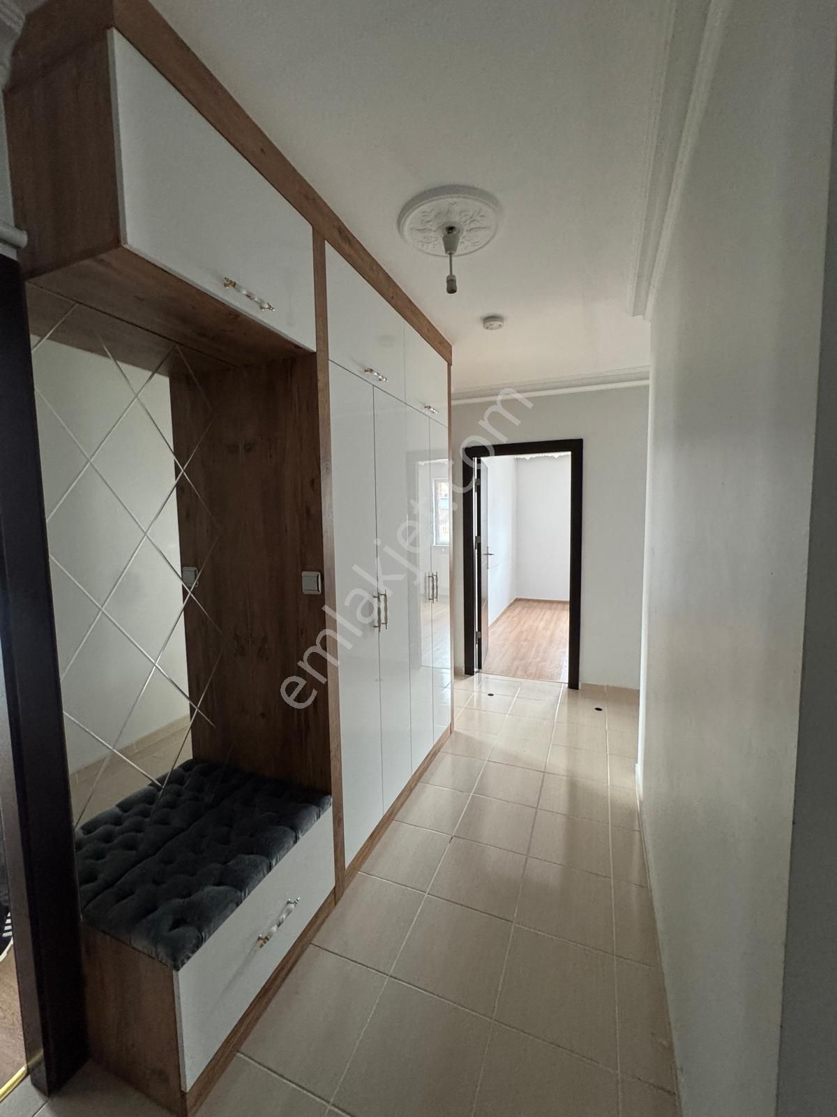 Atatürk Mahallesinde 3+1 Asansörlü Geniş Fırsat Daire - Görsel 24