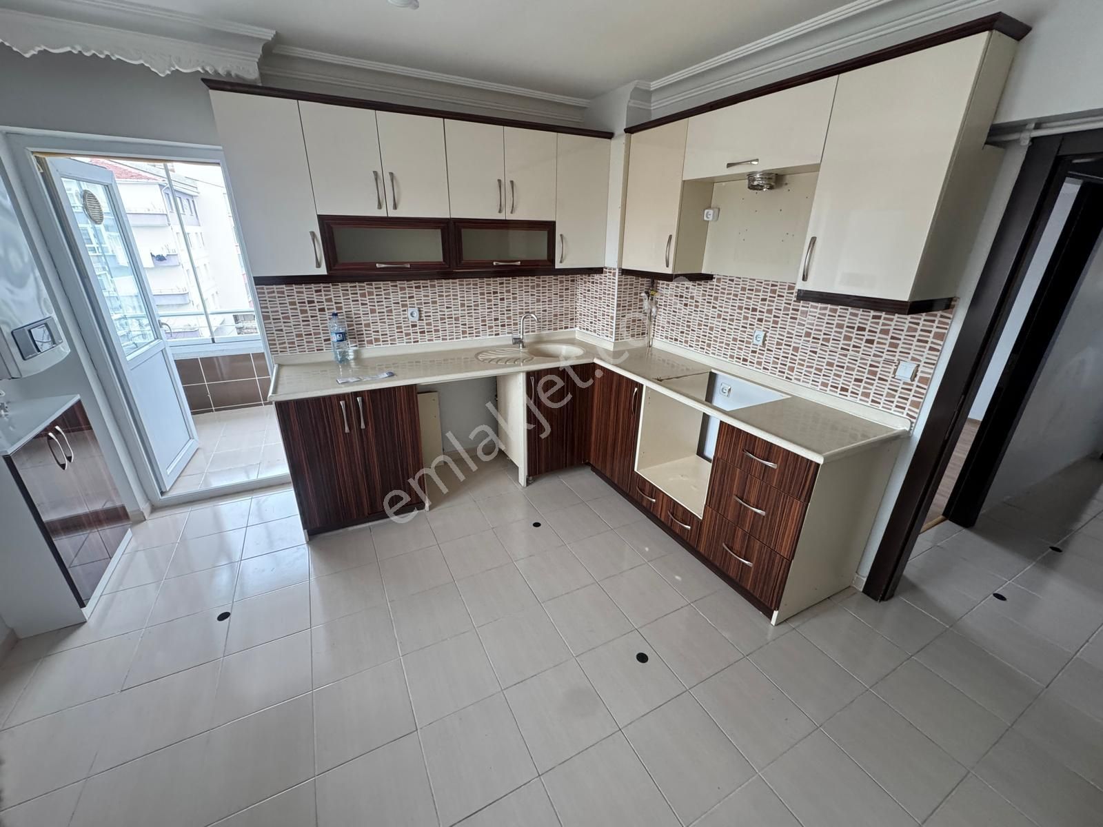 Atatürk Mahallesinde 3+1 Asansörlü Geniş Fırsat Daire