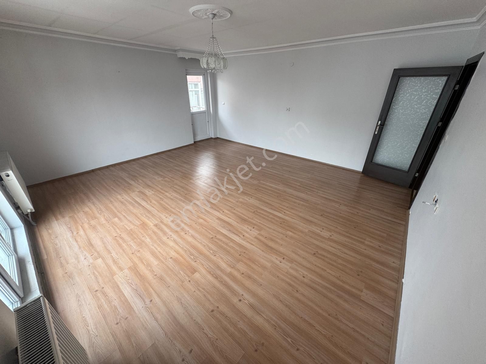 Atatürk Mahallesinde 3+1 Asansörlü Geniş Fırsat Daire - Görsel 12