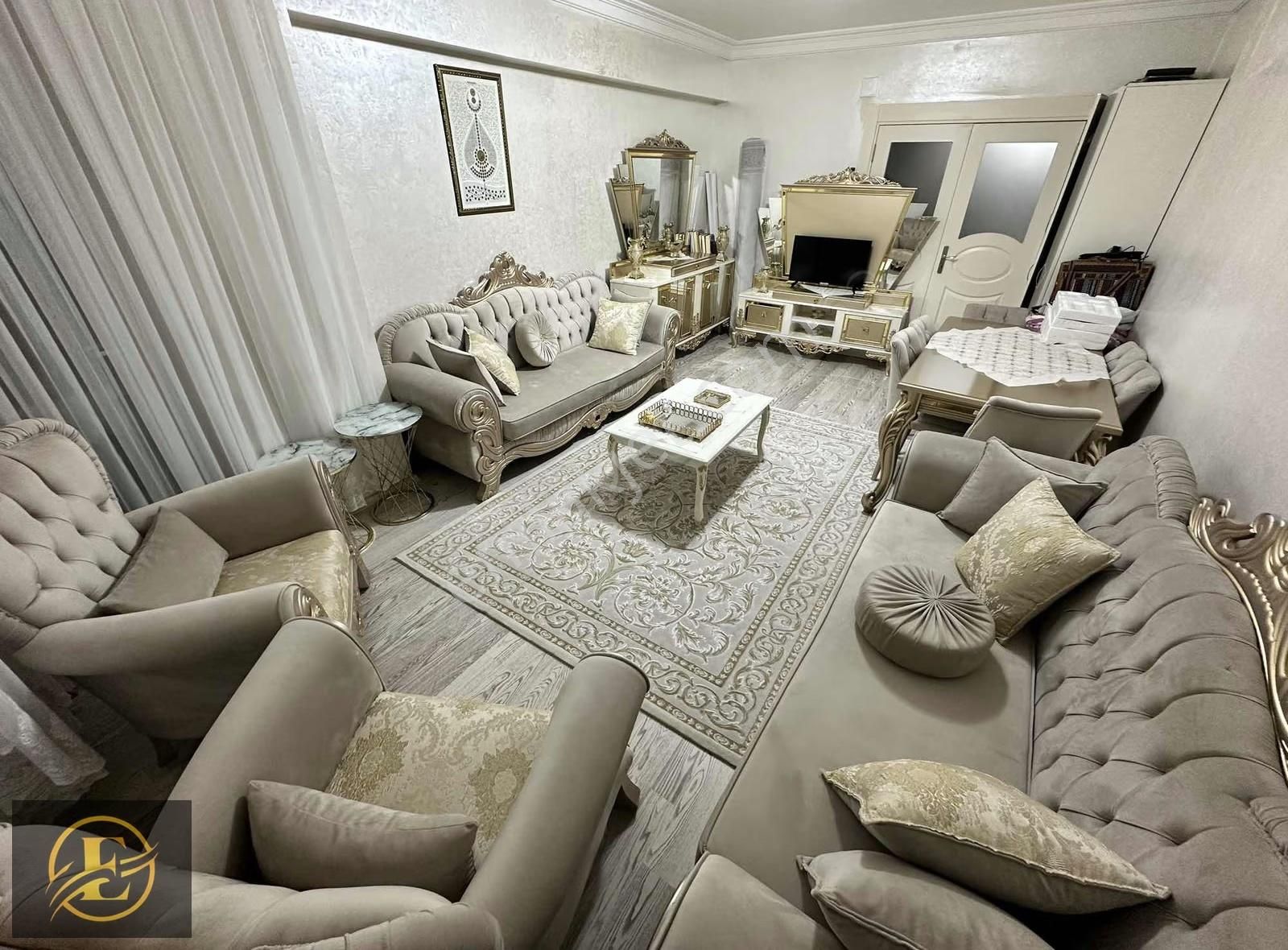 Ekol'den Akkent Millet Camii Karşısı Göbek Kat Satılık 3+1