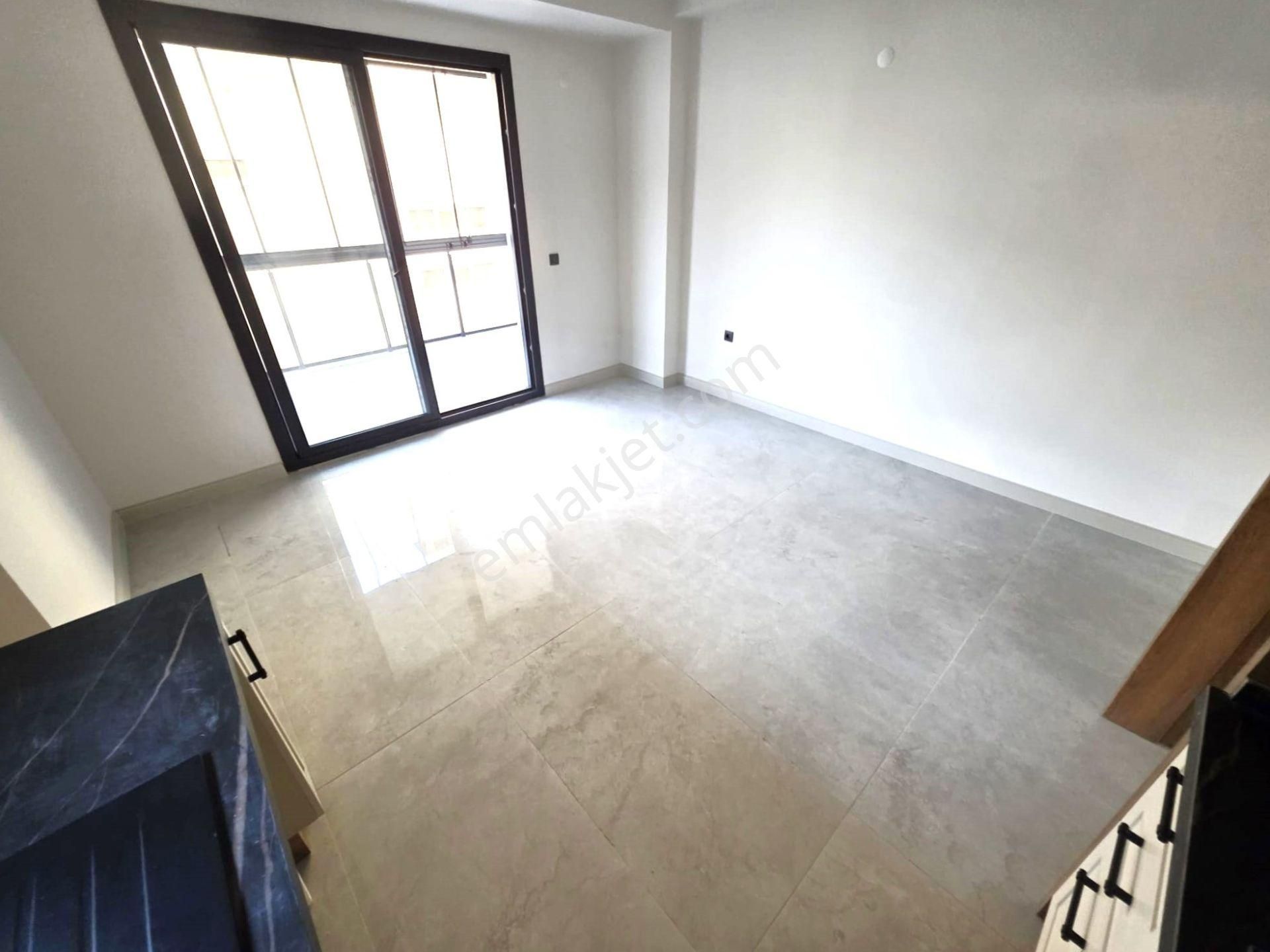 Akçay'da Aygülden Sıfır Ara Kat Denize Çok Yakın Yerden Isınmalı Geniş Cam Balkonlu 1+1satılık Daire - Görsel 2