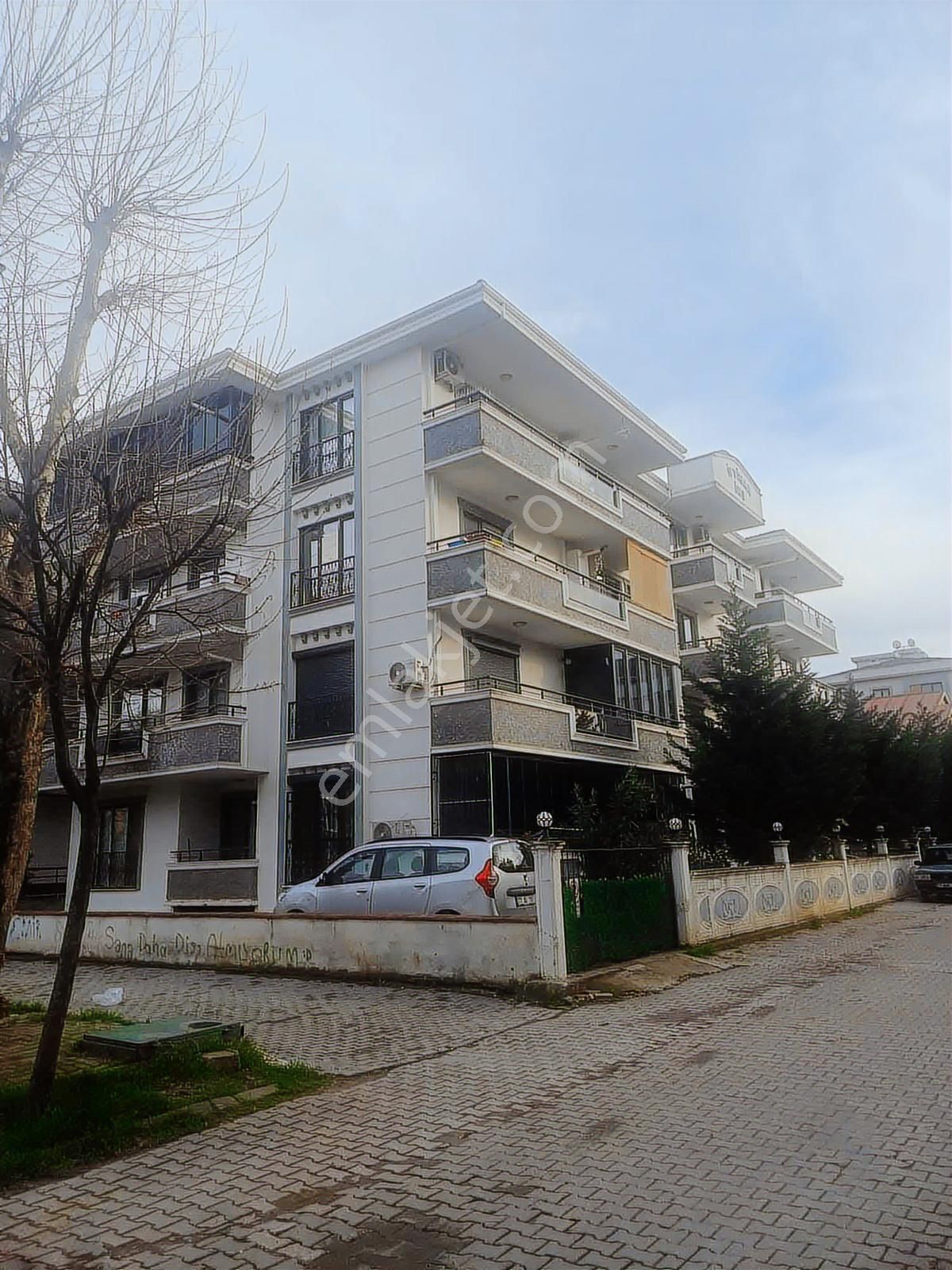 Çiftlikköy Sahil Mahallesinde Ara Kat Kiralık 3+1 Daire
