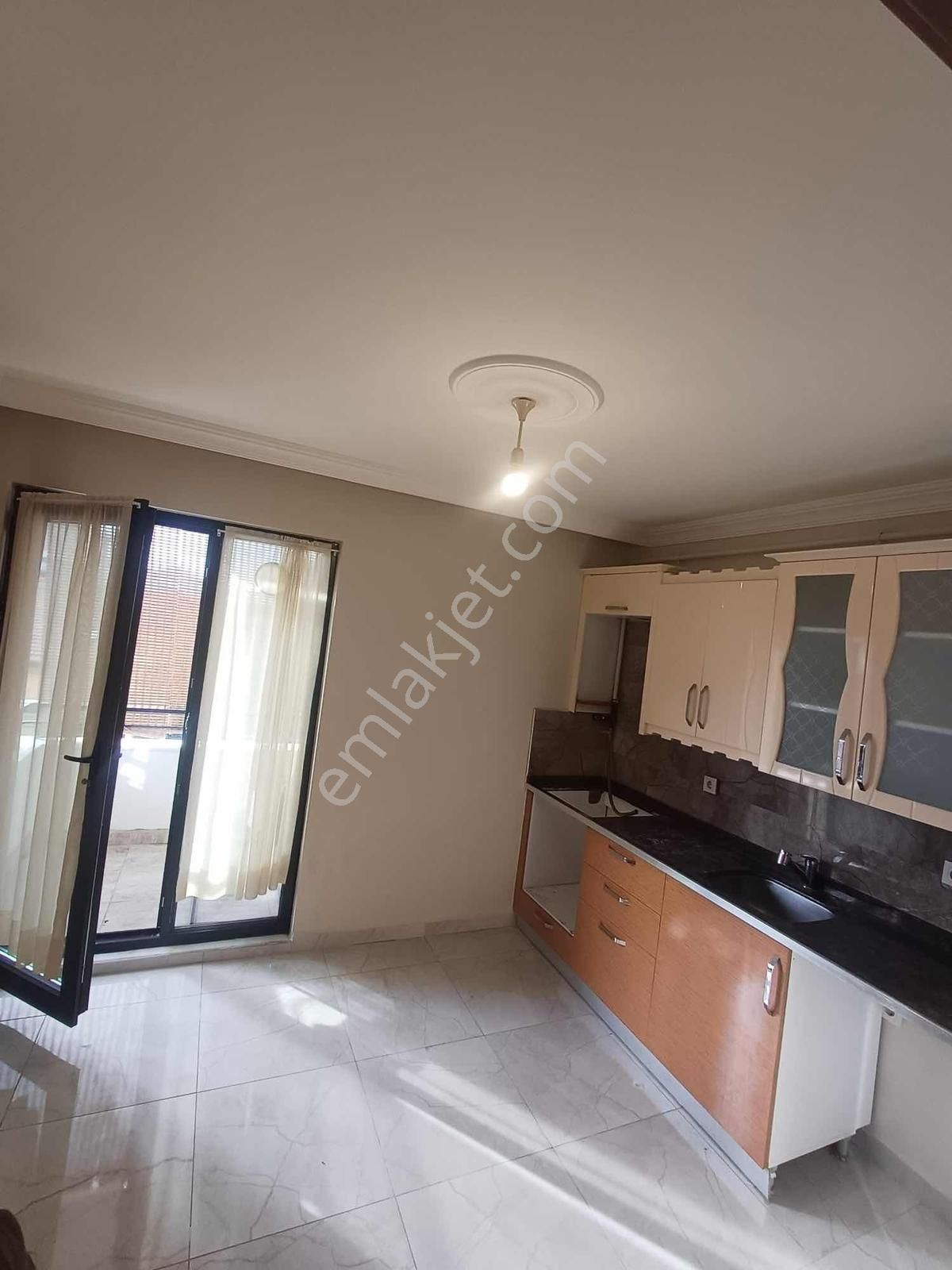 Çiftlikköy Sahil Mahallesinde Ara Kat Kiralık 3+1 Daire - Görsel 6