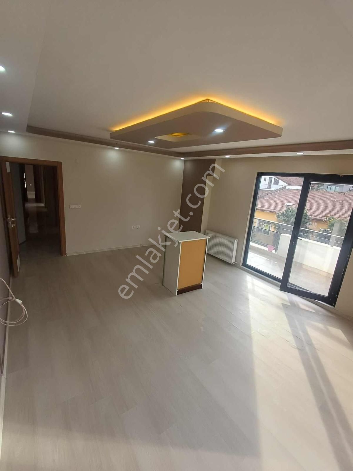 Çiftlikköy Sahil Mahallesinde Ara Kat Kiralık 3+1 Daire - Görsel 14