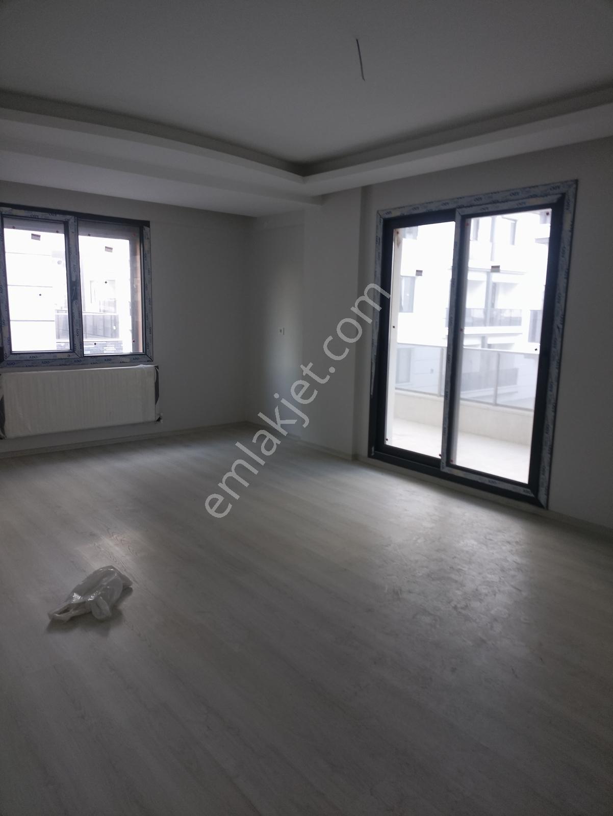 Hürriyet Mahallesinde Geniş Ve Ferah 3+1 Kiralık Daire - Görsel 2