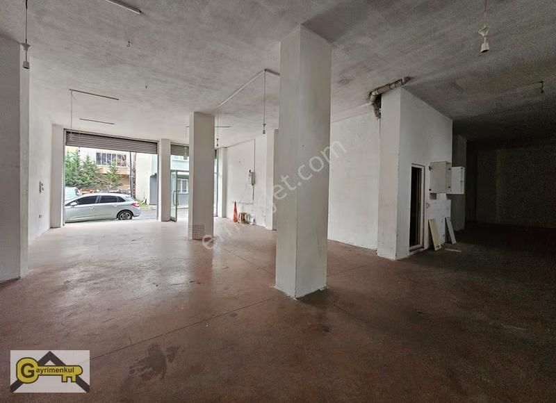 Avcılar Yeşilkent Mh Düzgiriş Çok Amaçlı Kullanıma Uygun-220 M2