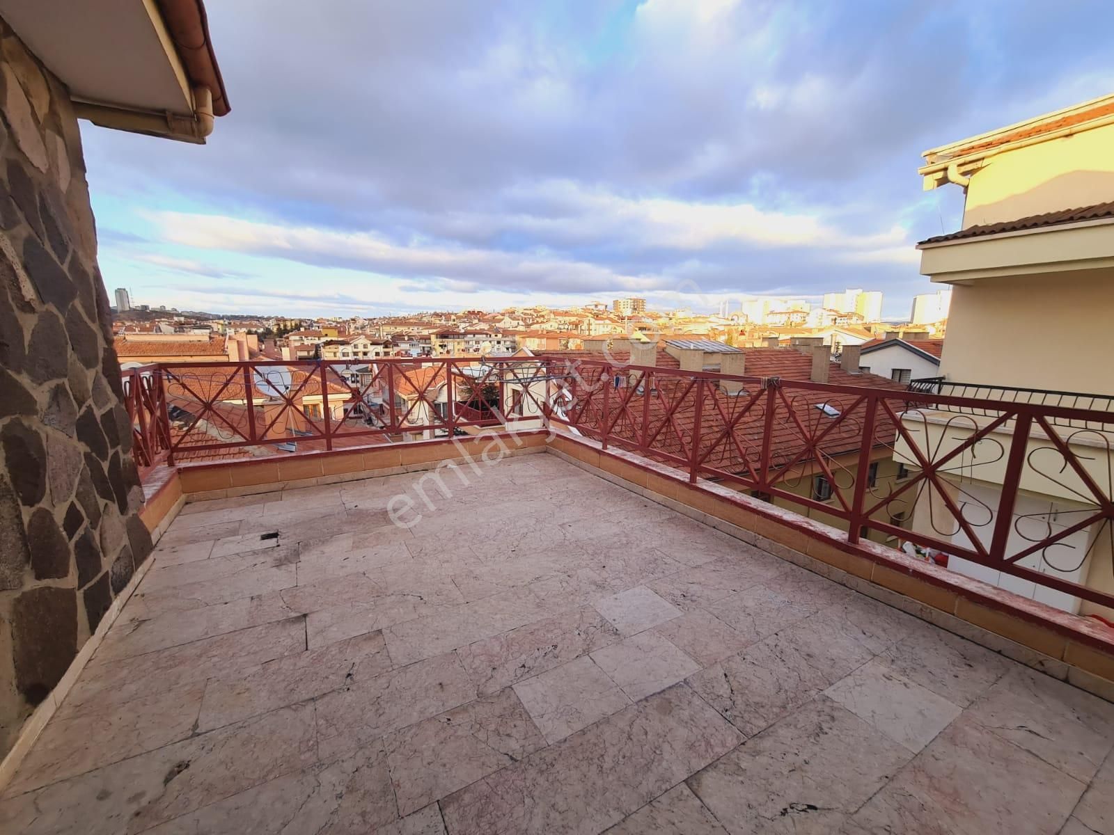 Bilgen Vatan'dan Bağlarbaşı'nda Melek Özen Okul Yakını 5+1 Çift Teraslı Satılık Dubleks Daire - Görsel 2