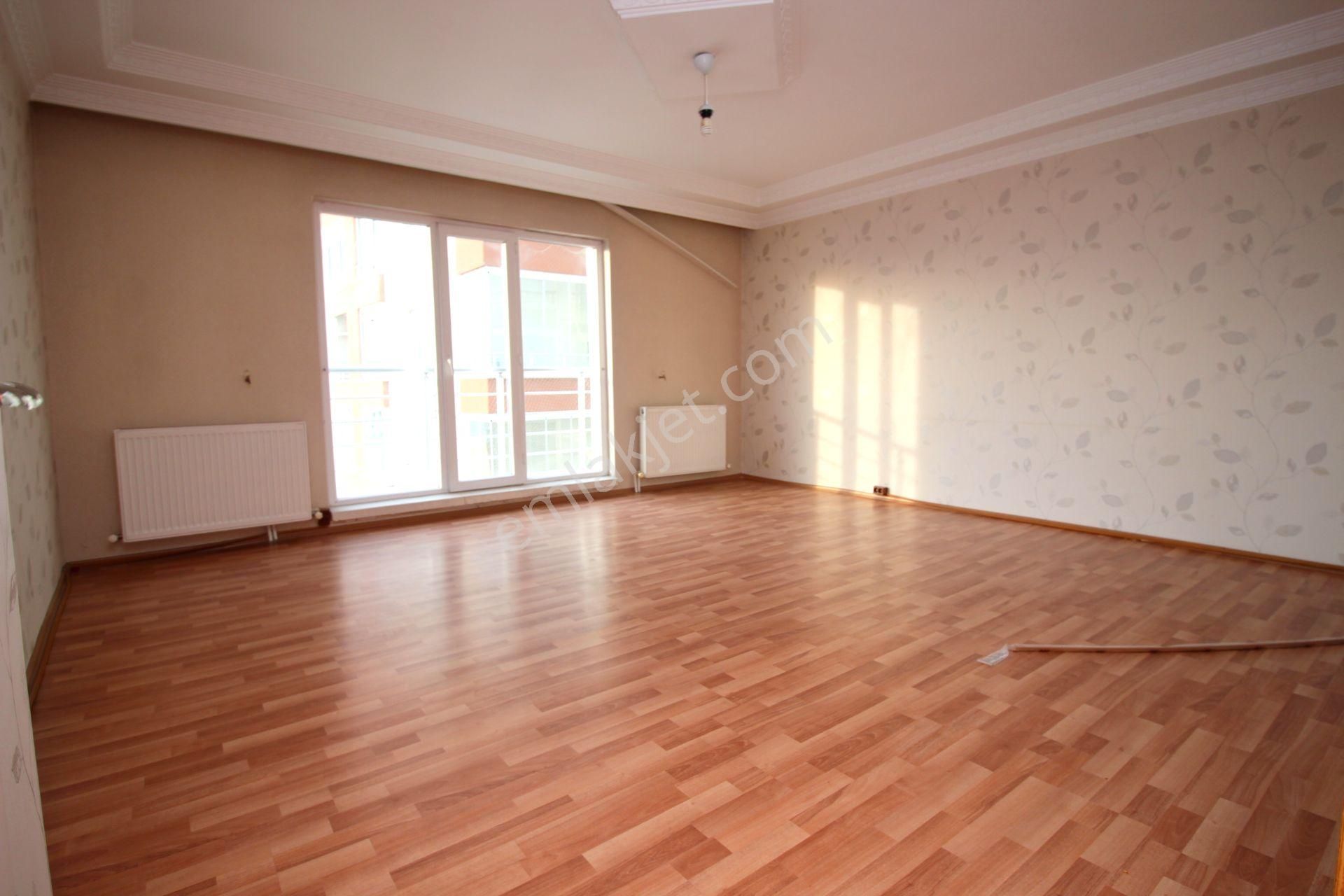 Emre Emlak'tan Topçu Mah'de Asansörlü Manzaralı Yeni Bina 2+1 Kiralık Daire - Görsel 8