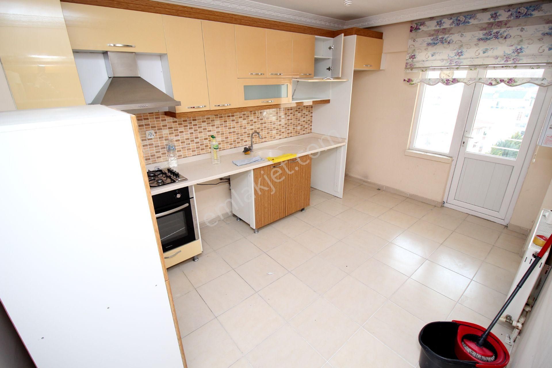 Emre Emlak'tan Topçu Mah'de Asansörlü Manzaralı Yeni Bina 2+1 Kiralık Daire - Görsel 4