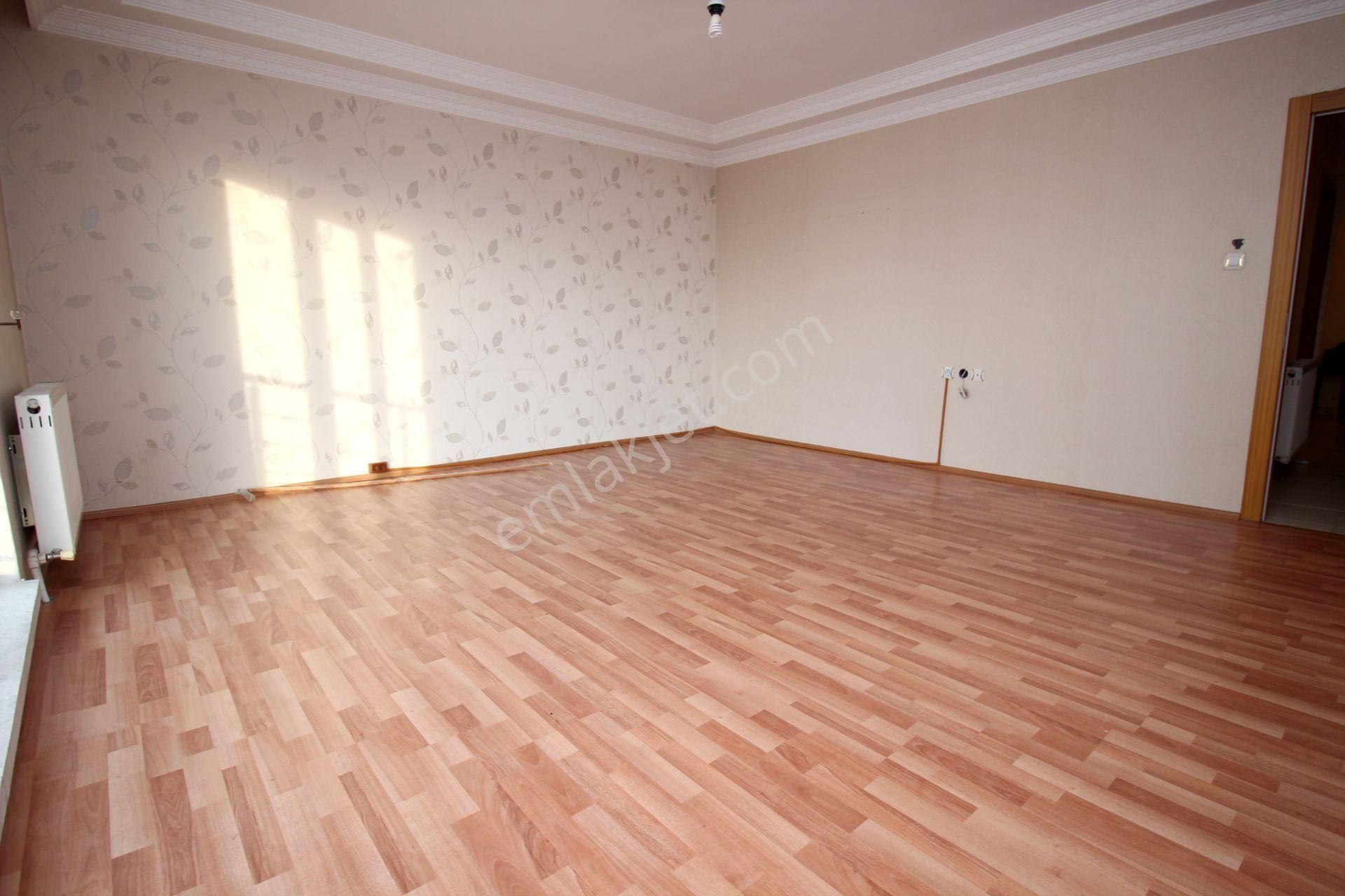 Emre Emlak'tan Topçu Mah'de Asansörlü Manzaralı Yeni Bina 2+1 Kiralık Daire - Görsel 9