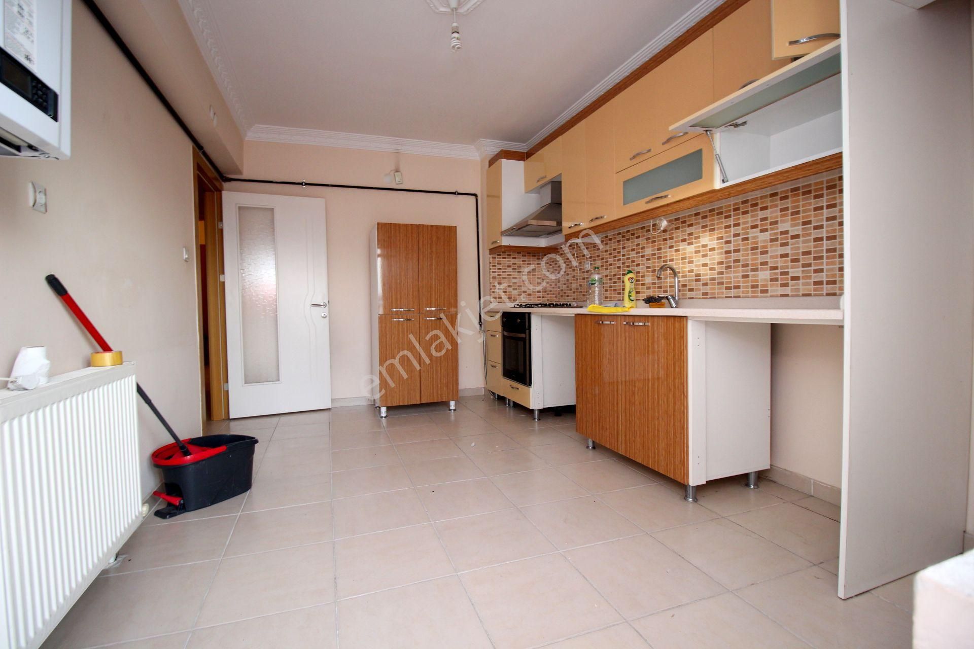 Emre Emlak'tan Topçu Mah'de Asansörlü Manzaralı Yeni Bina 2+1 Kiralık Daire - Görsel 5