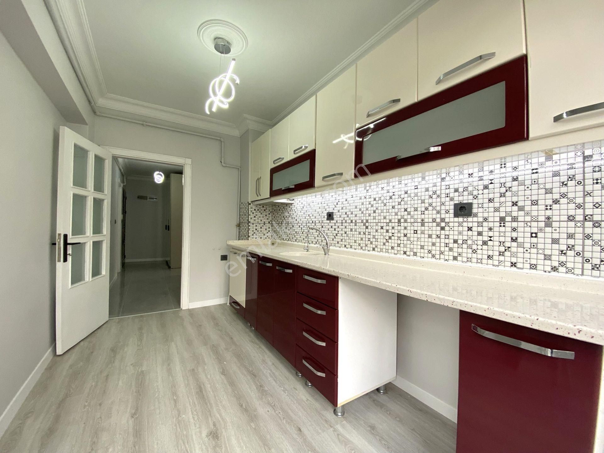 Ufuk Kılıç Emlak'tan Merkezde Isı Yalıtımlı Güney Cephe Ara Kat 3+1