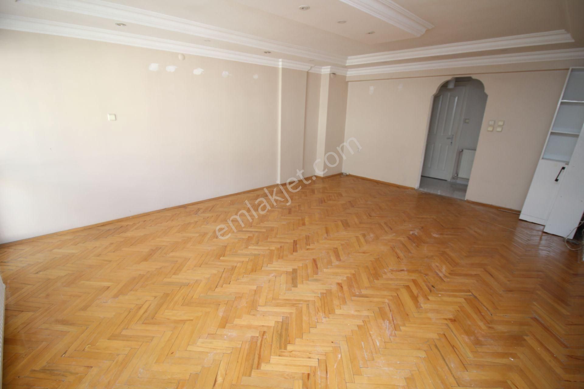 Poligonda Asansörlü Kapalı Otoparklı Cadde Yakını Ara Kat - Görsel 4