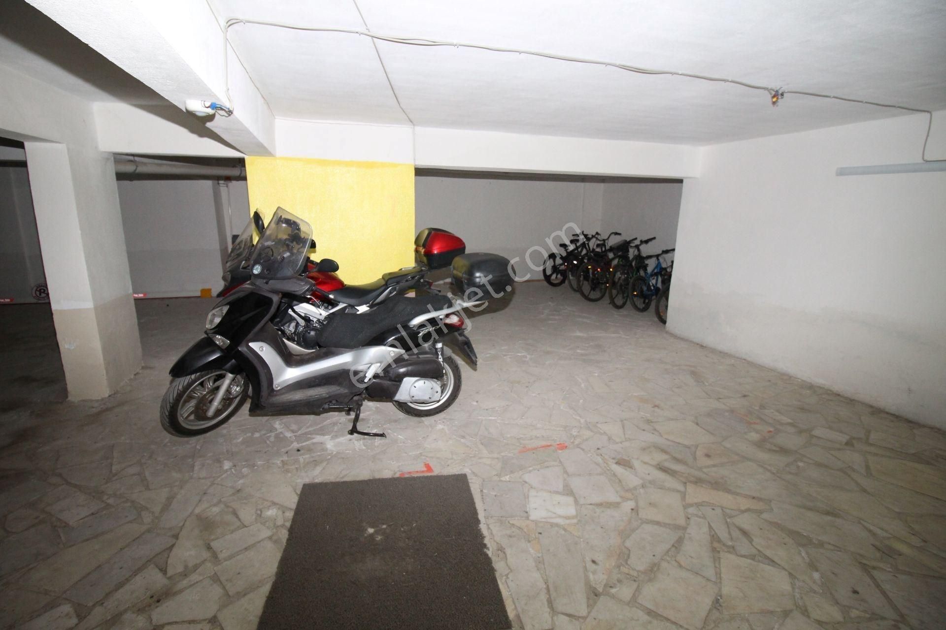 Poligonda Asansörlü Kapalı Otoparklı Cadde Yakını Ara Kat - Görsel 34