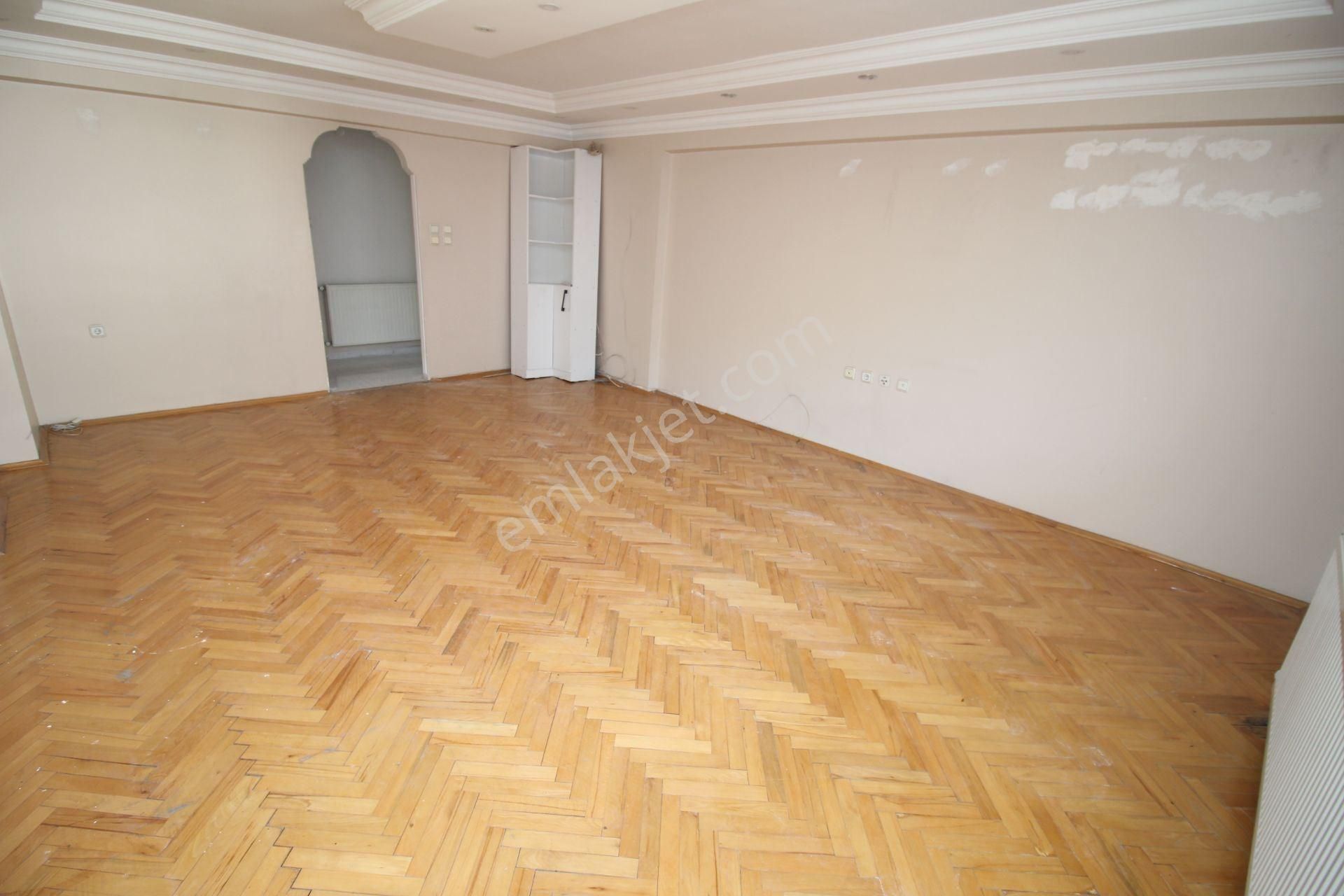 Poligonda Asansörlü Kapalı Otoparklı Cadde Yakını Ara Kat - Görsel 5