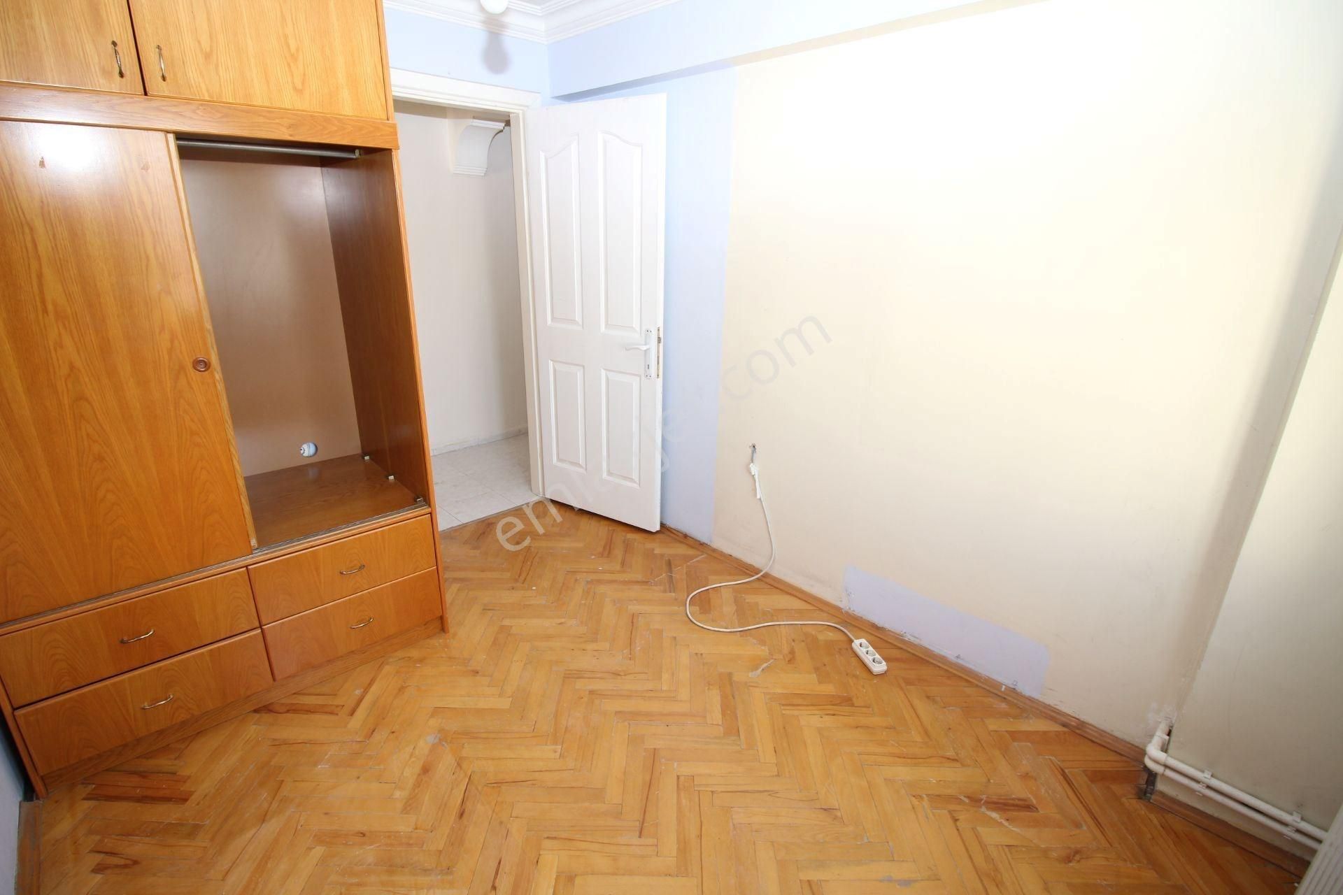 Poligonda Asansörlü Kapalı Otoparklı Cadde Yakını Ara Kat - Görsel 26