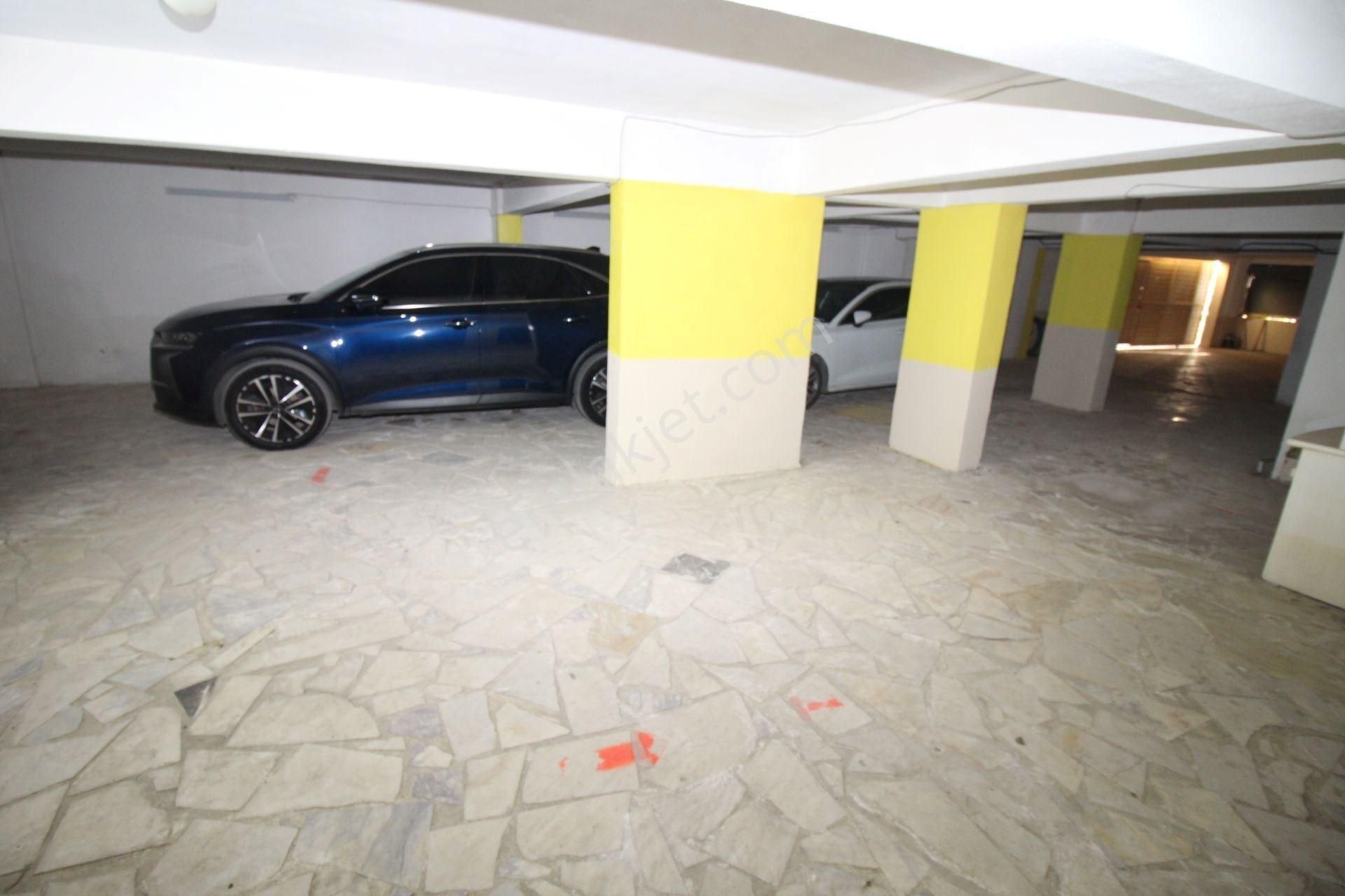 Poligonda Asansörlü Kapalı Otoparklı Cadde Yakını Ara Kat - Görsel 35