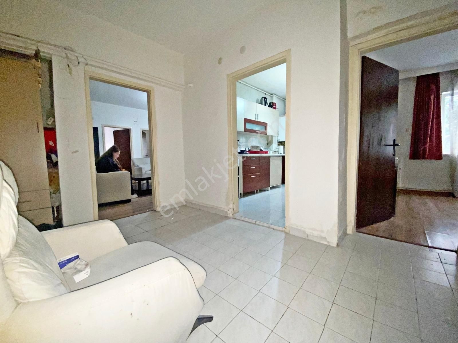 3+1 Aşağıeğlence Merkezde Eşyalı Kiralık Müstakil Bahçeli - Görsel 32