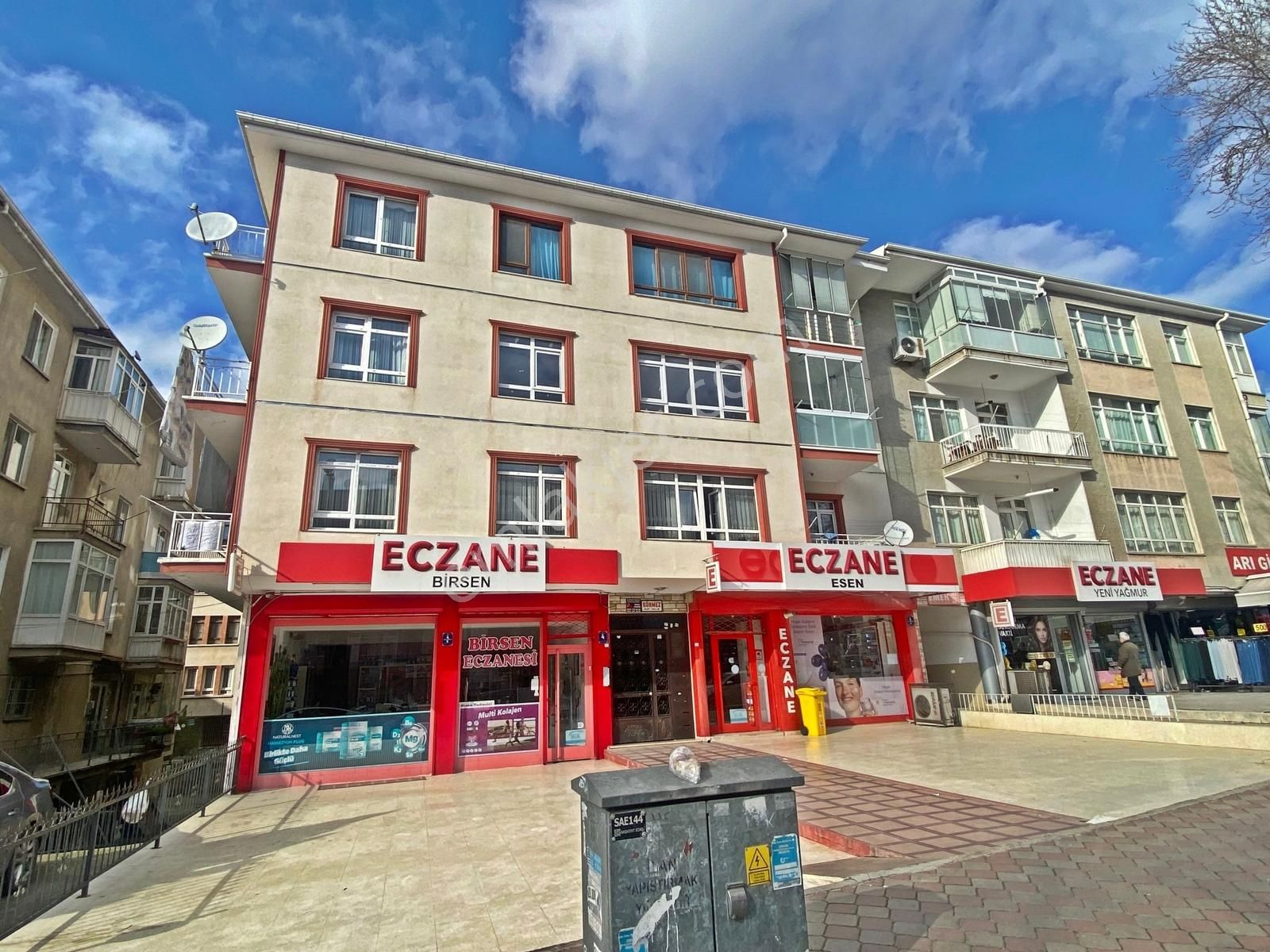 3+1 Aşağıeğlence Merkezde Eşyalı Kiralık Müstakil Bahçeli - Görsel 35