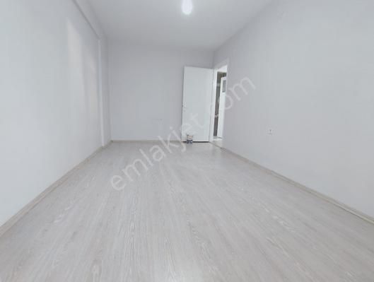 Bayraklı Postacılar Mahallesinde 3+1 Kiralık Daire - Görsel 4